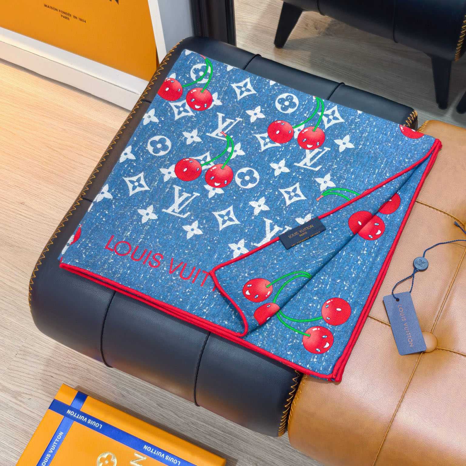 Louis Vuitton LV x TM Monogram Shawl   140*140cm - EUR FASHION