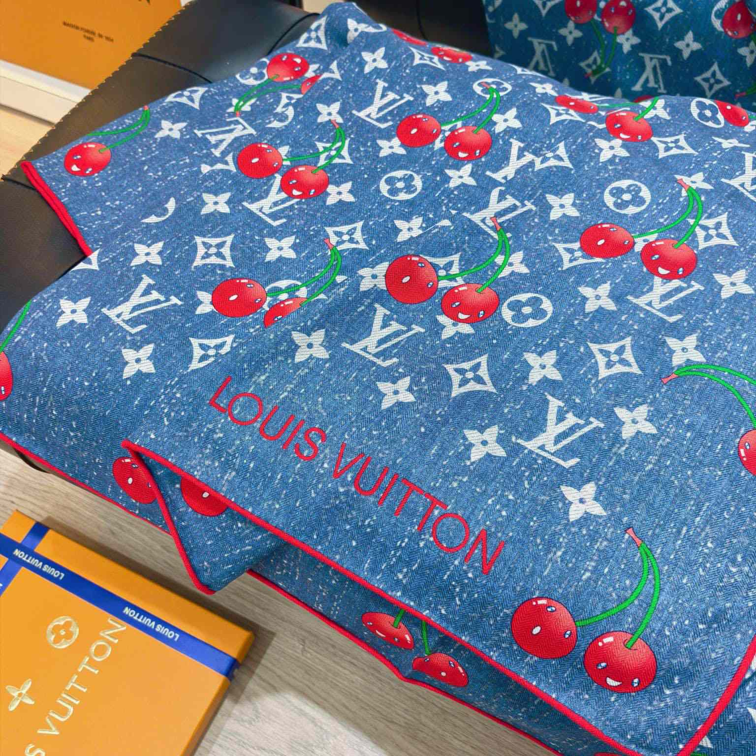 Louis Vuitton LV x TM Monogram Shawl   140*140cm - EUR FASHION