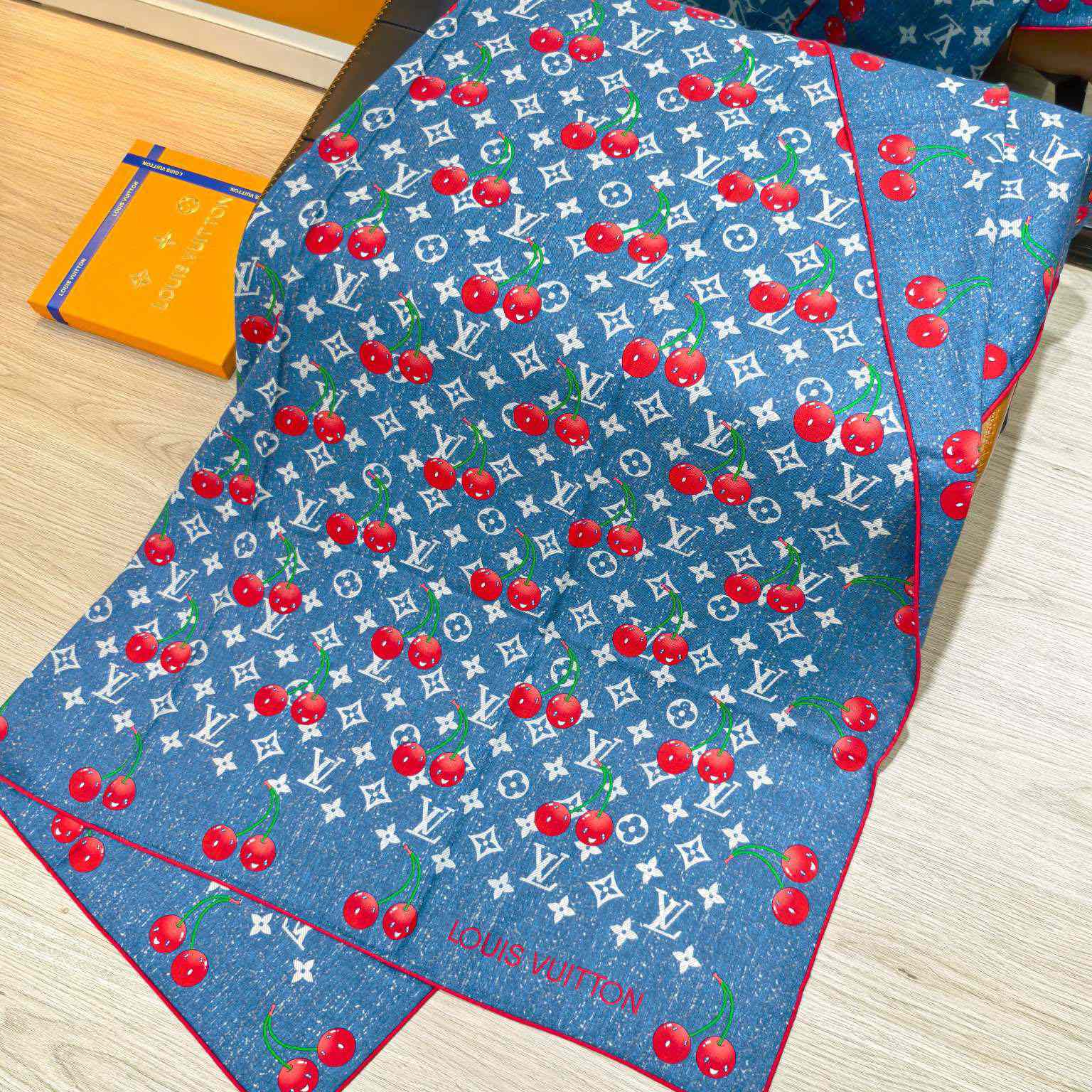 Louis Vuitton LV x TM Monogram Shawl   140*140cm - EUR FASHION