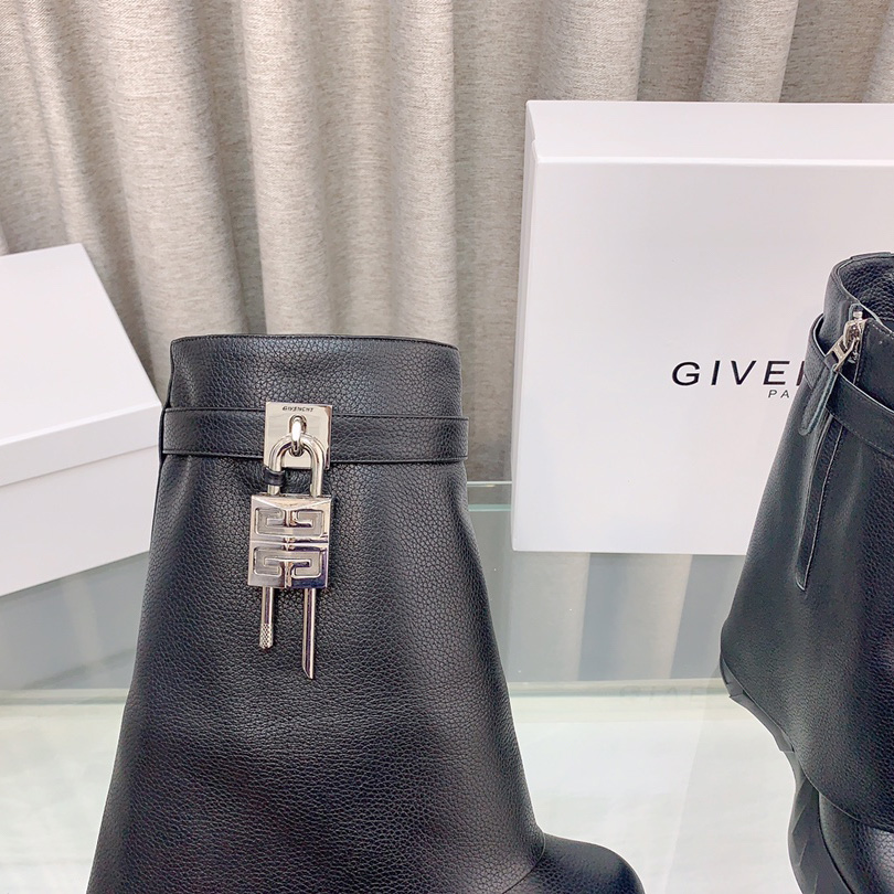 Givenchy Shark Lock Boots - EUR FASHION