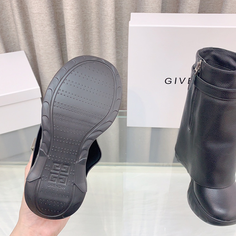 Givenchy Shark Lock Boots - EUR FASHION