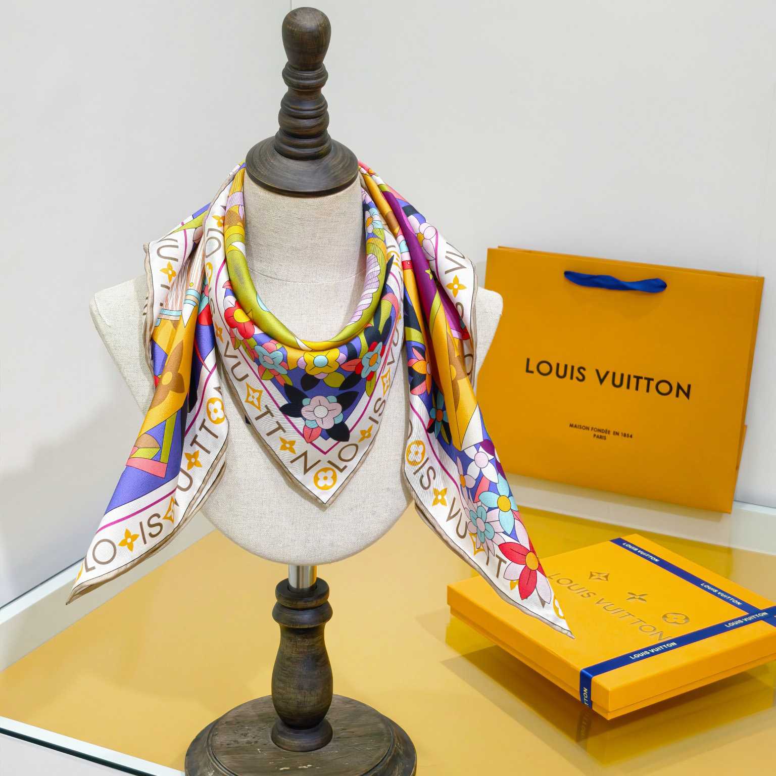 Louis Vuitton Picnic Square 90   M96463 - EUR FASHION