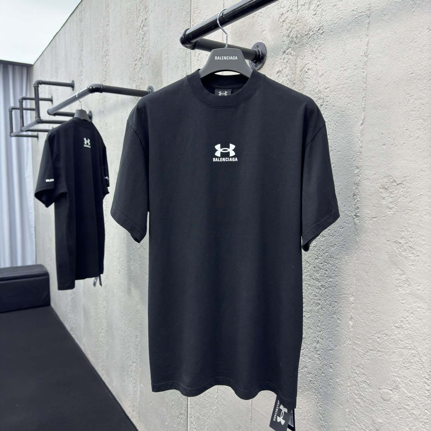 Balenciaga Under Armour® T-Shirt Oversized In Black And White - EUR FASHION