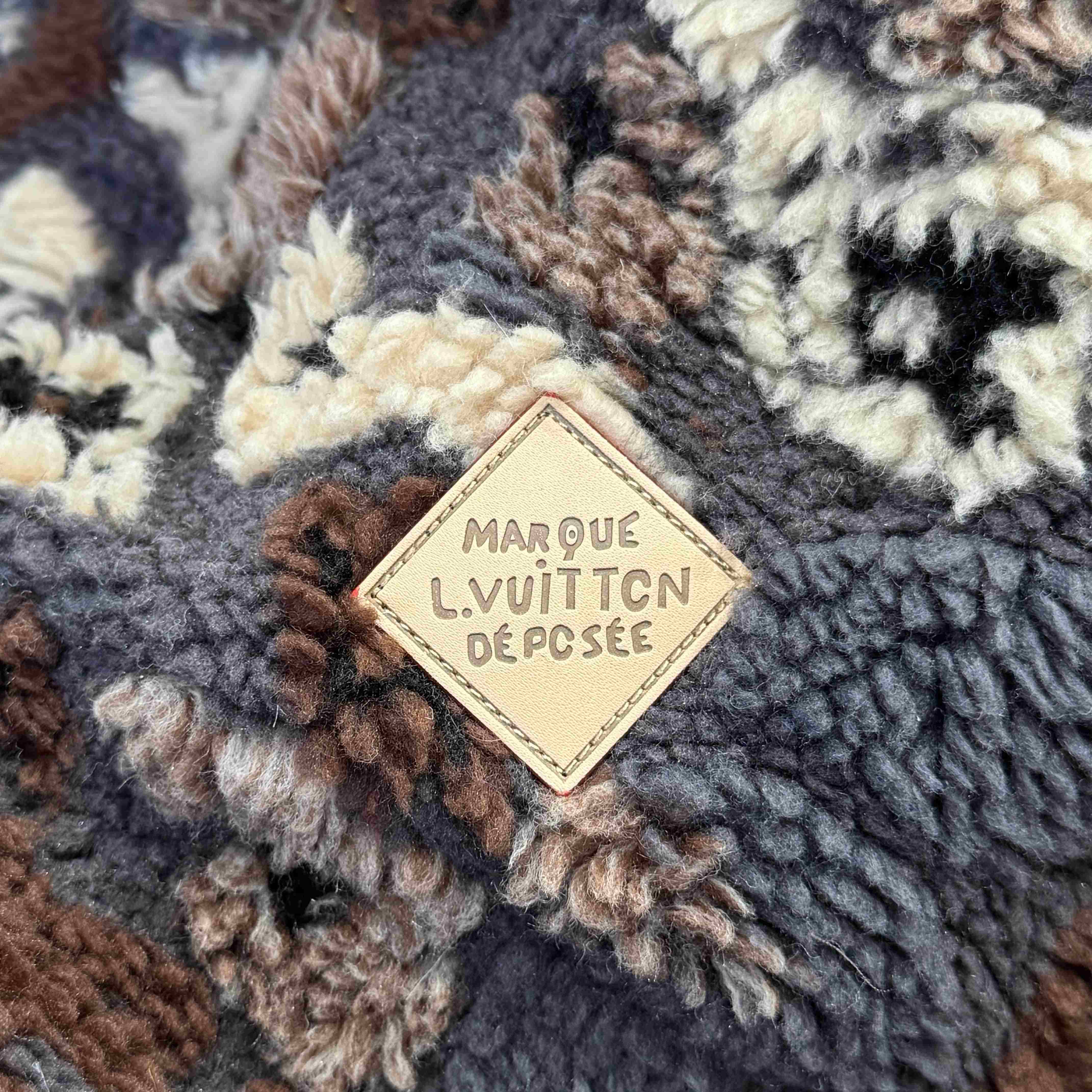 Louis Vuitton Reversible Fleece Blouson   1AIMJS - EUR FASHION