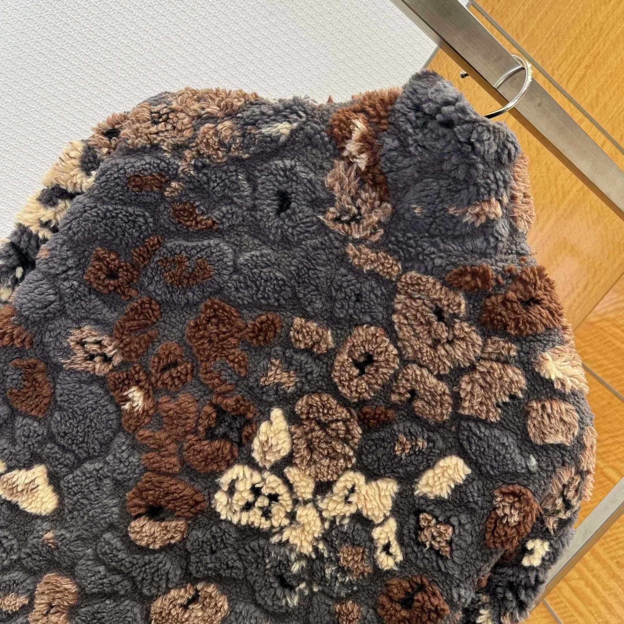 Louis Vuitton Reversible Fleece Blouson   1AIMJS - EUR FASHION