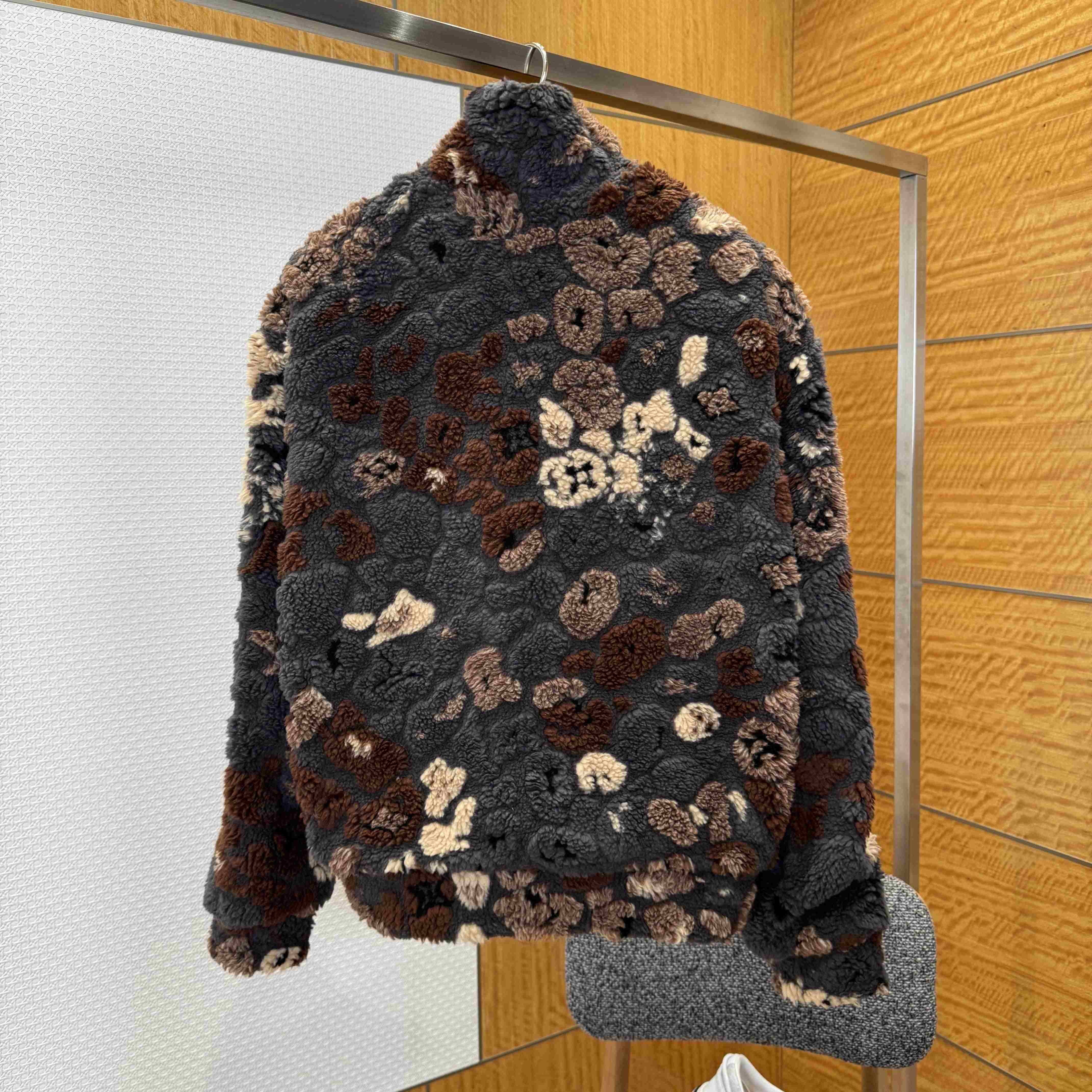 Louis Vuitton Reversible Fleece Blouson   1AIMJS - EUR FASHION