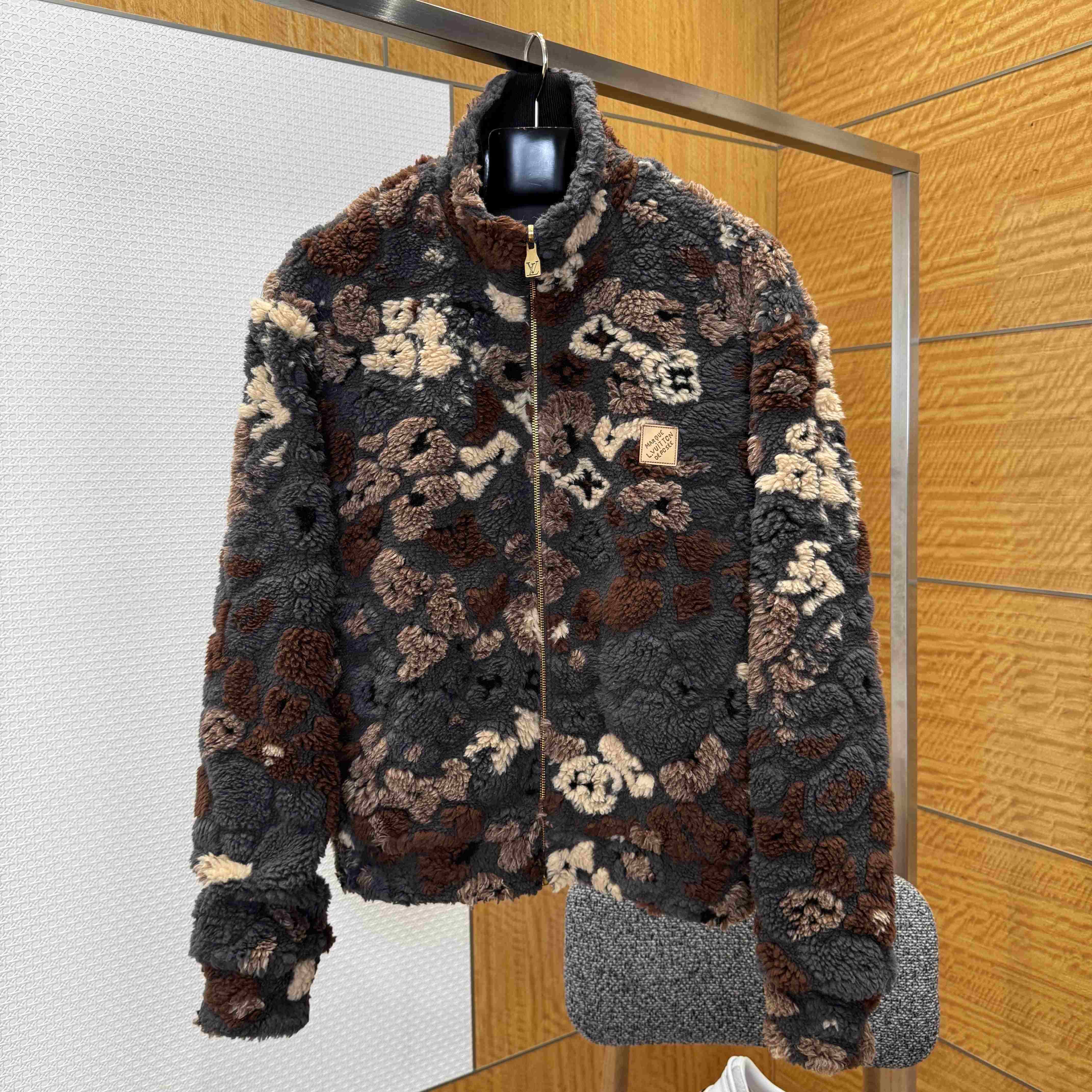Louis Vuitton Reversible Fleece Blouson   1AIMJS - EUR FASHION