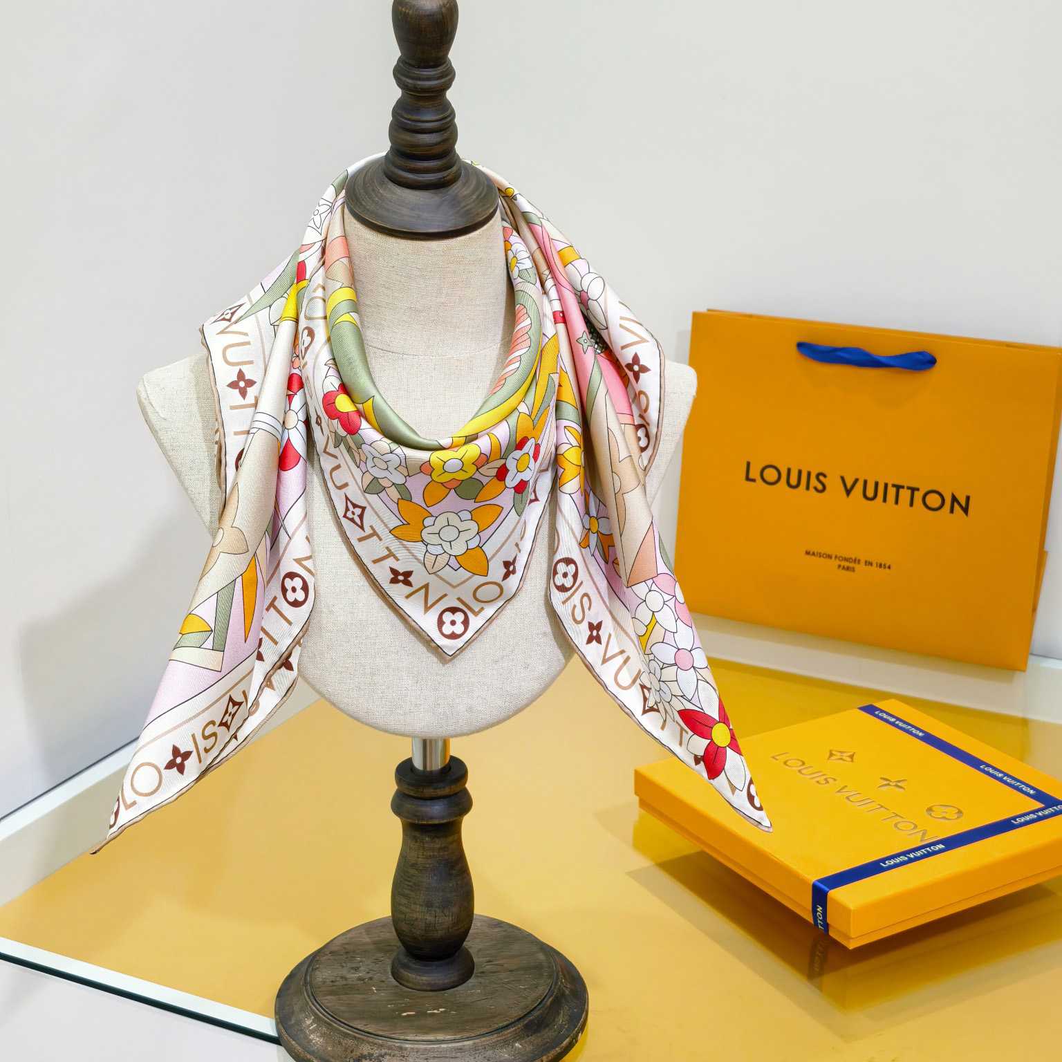 Louis Vuitton Picnic Square 90   M96355 - EUR FASHION