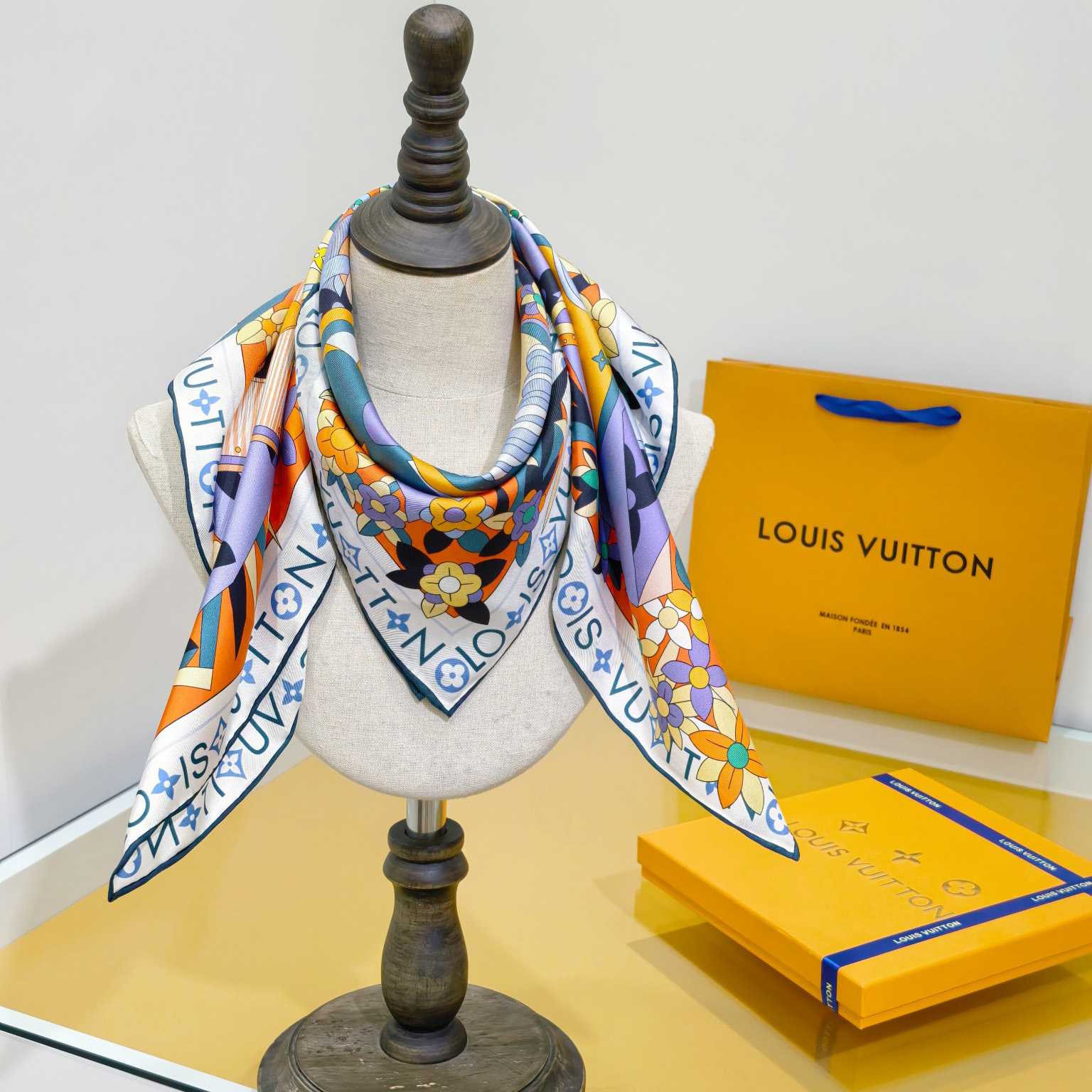 Louis Vuitton Picnic Square 90   M96354 - EUR FASHION