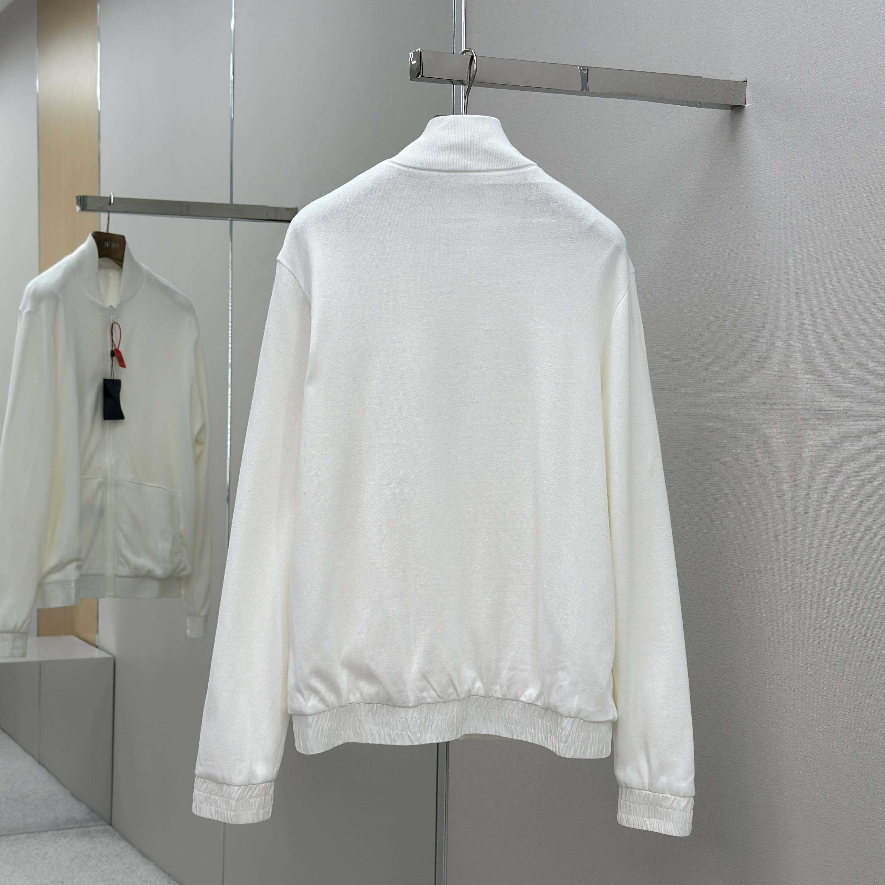 Louis Vuitton Monogram Reversible Light Bomber   1AHUWH - EUR FASHION