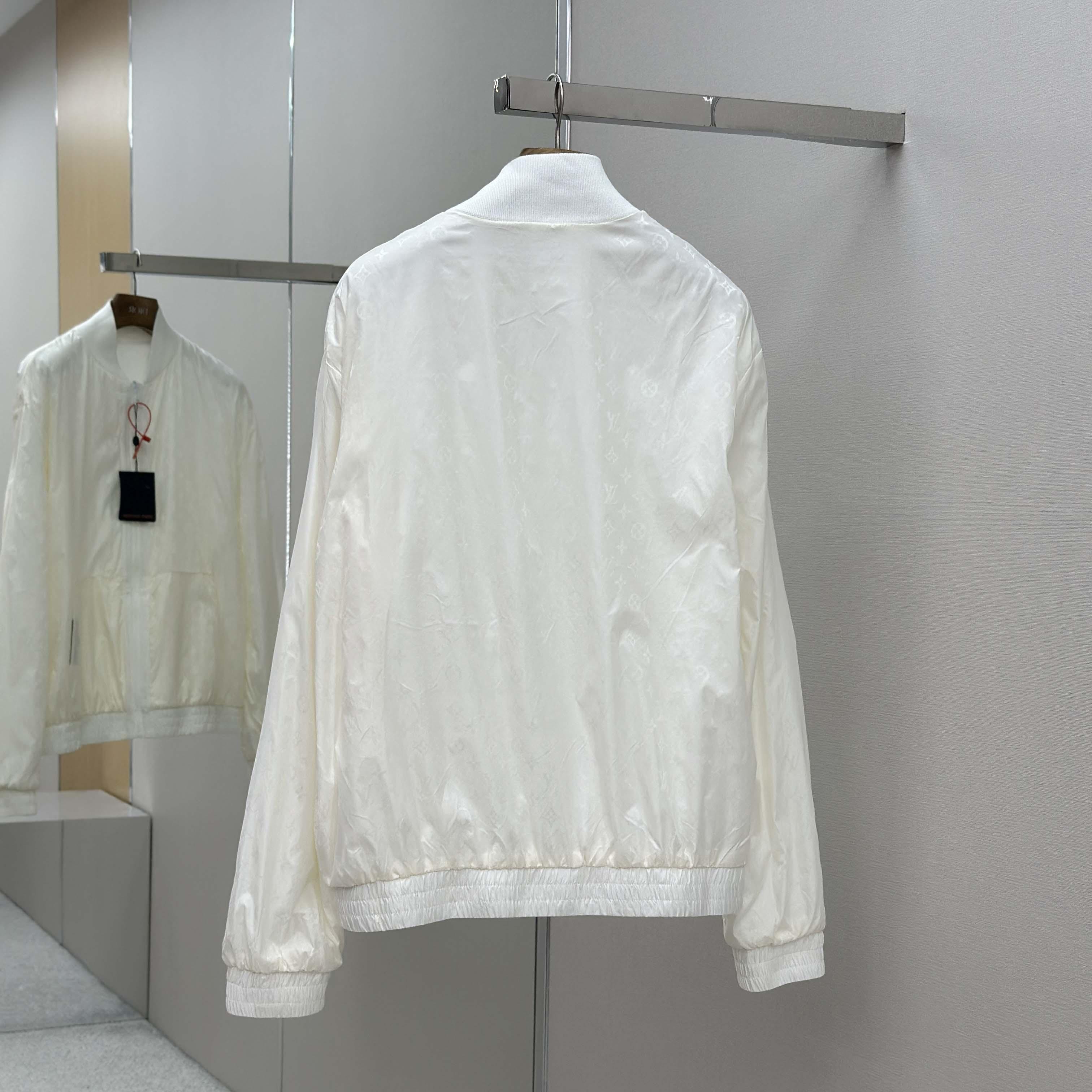 Louis Vuitton Monogram Reversible Light Bomber   1AHUWH - EUR FASHION