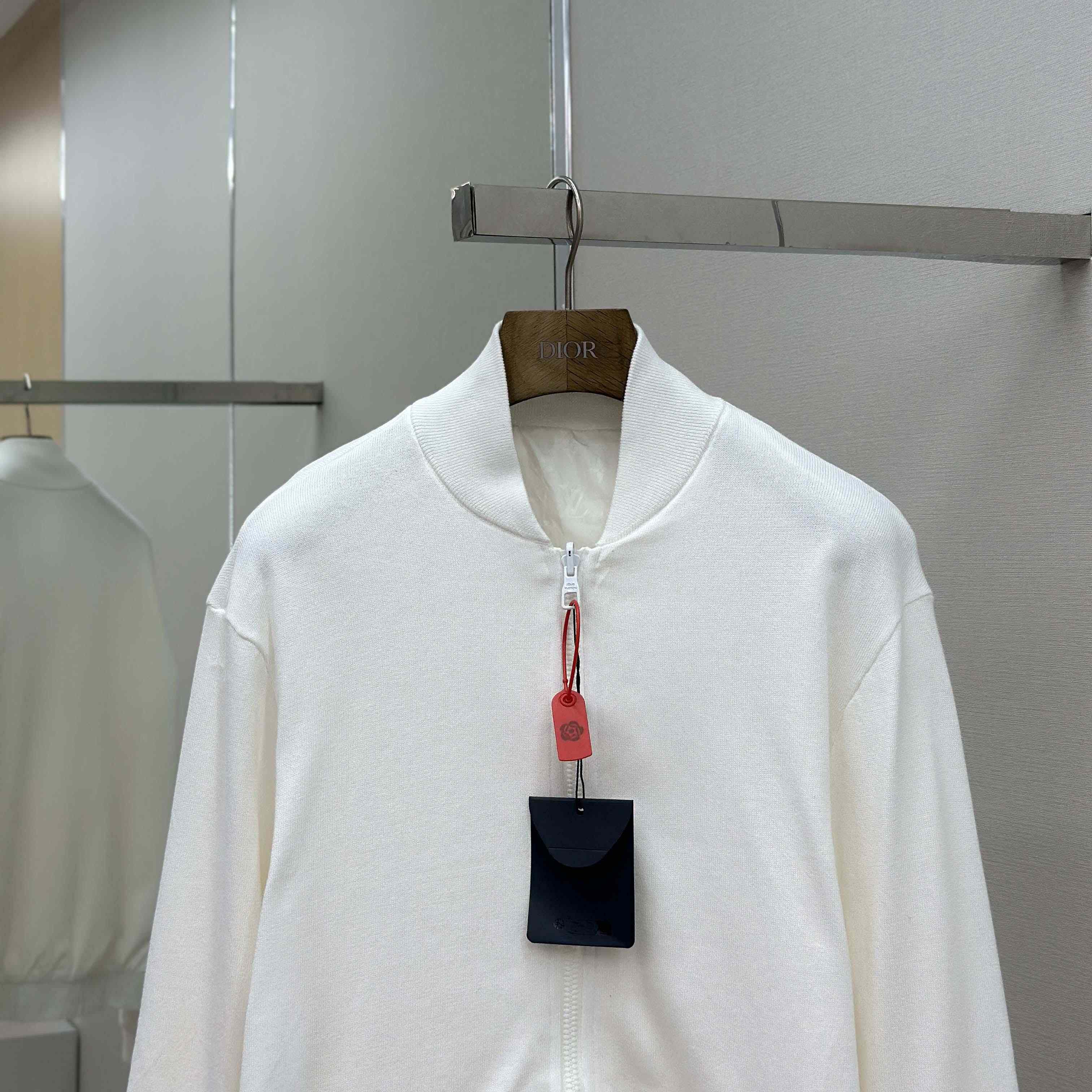 Louis Vuitton Monogram Reversible Light Bomber   1AHUWH - EUR FASHION