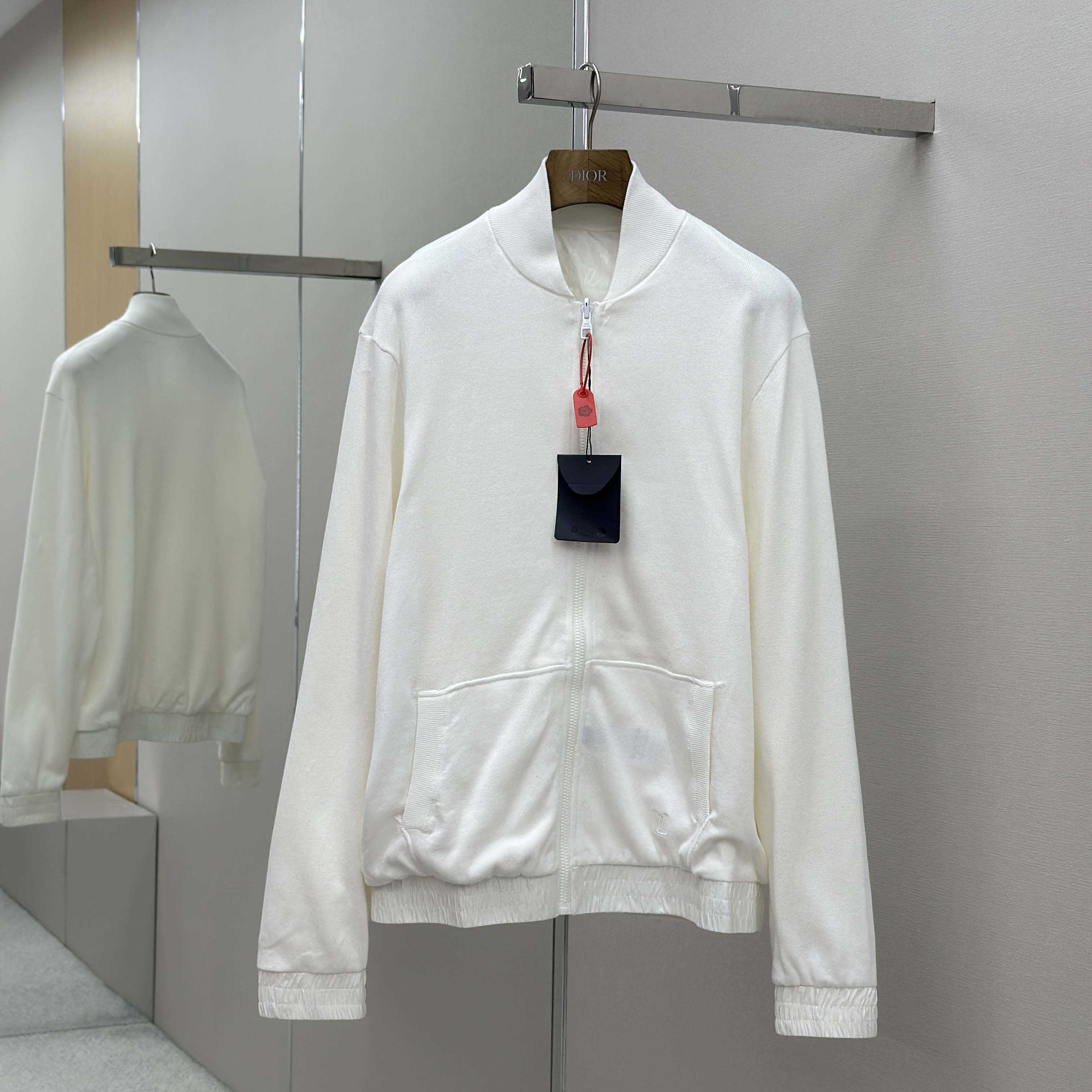 Louis Vuitton Monogram Reversible Light Bomber   1AHUWH - EUR FASHION