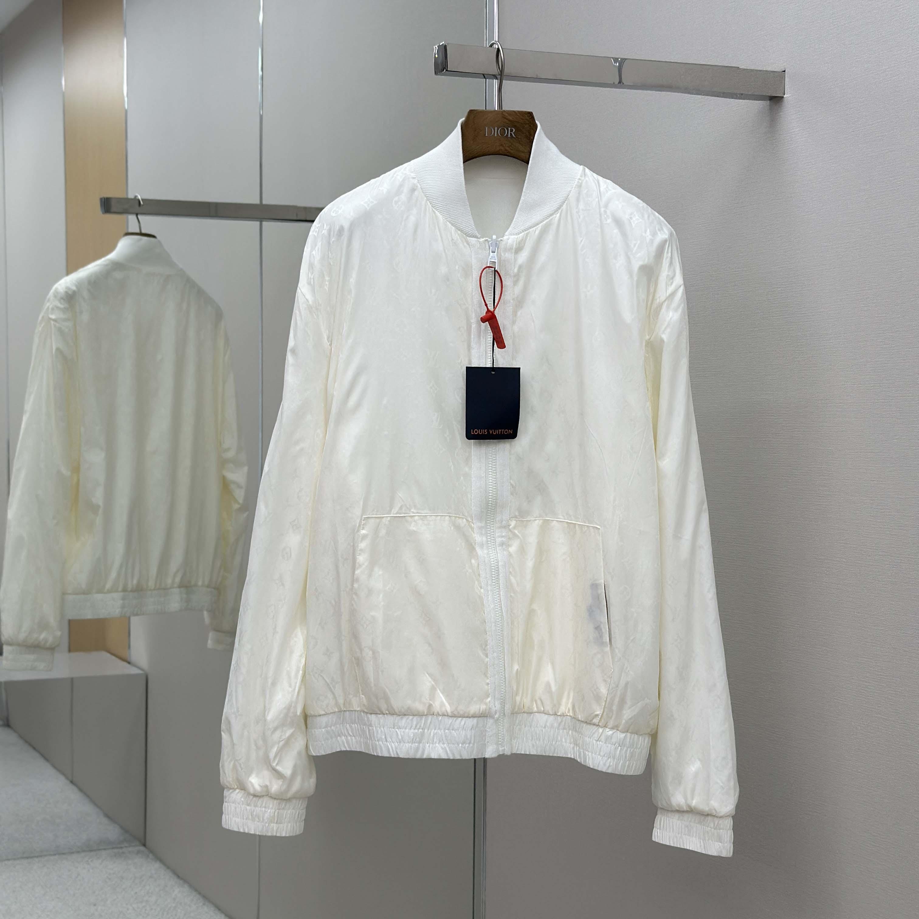Louis Vuitton Monogram Reversible Light Bomber   1AHUWH - EUR FASHION