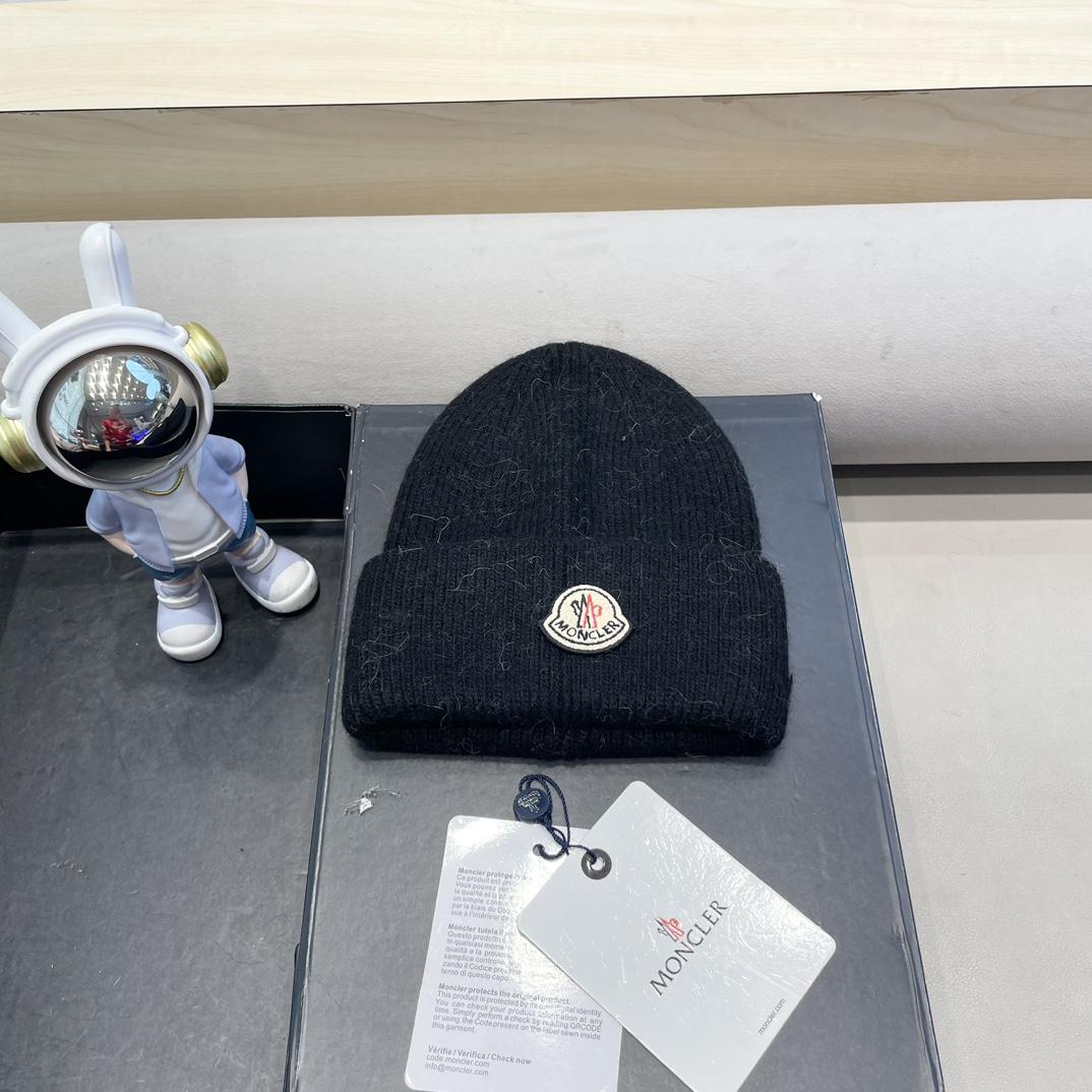 Moncler Beanie  - EUR FASHION