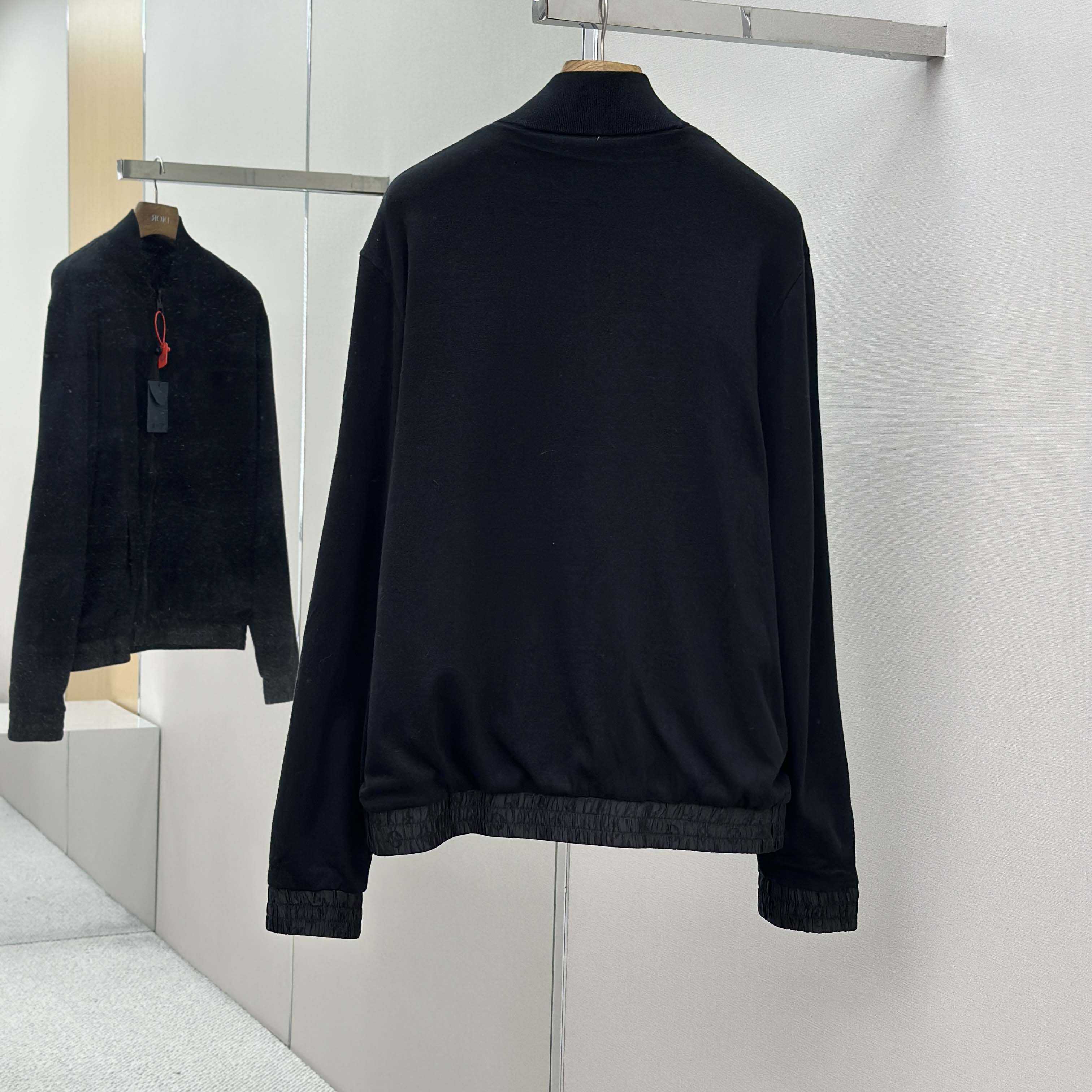 Louis Vuitton Monogram Reversible Light Bomber   1AGMFK - EUR FASHION