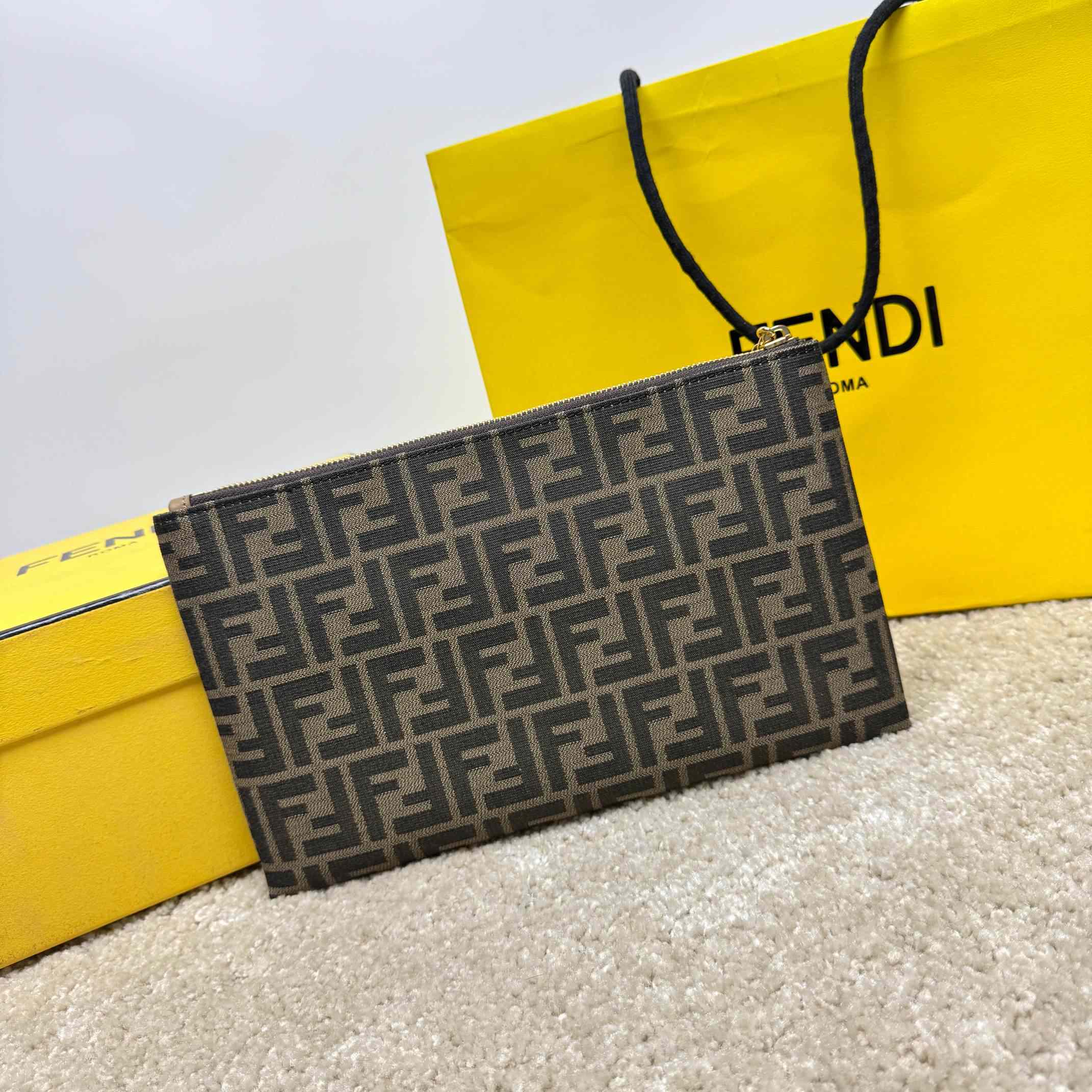 Fendi Flat Baguette Pouch Medium - EUR FASHION