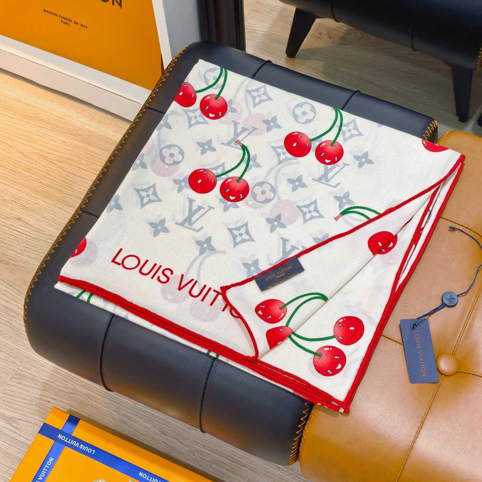 Louis Vuitton LV x TM Monogram Shawl   140*140cm - EUR FASHION