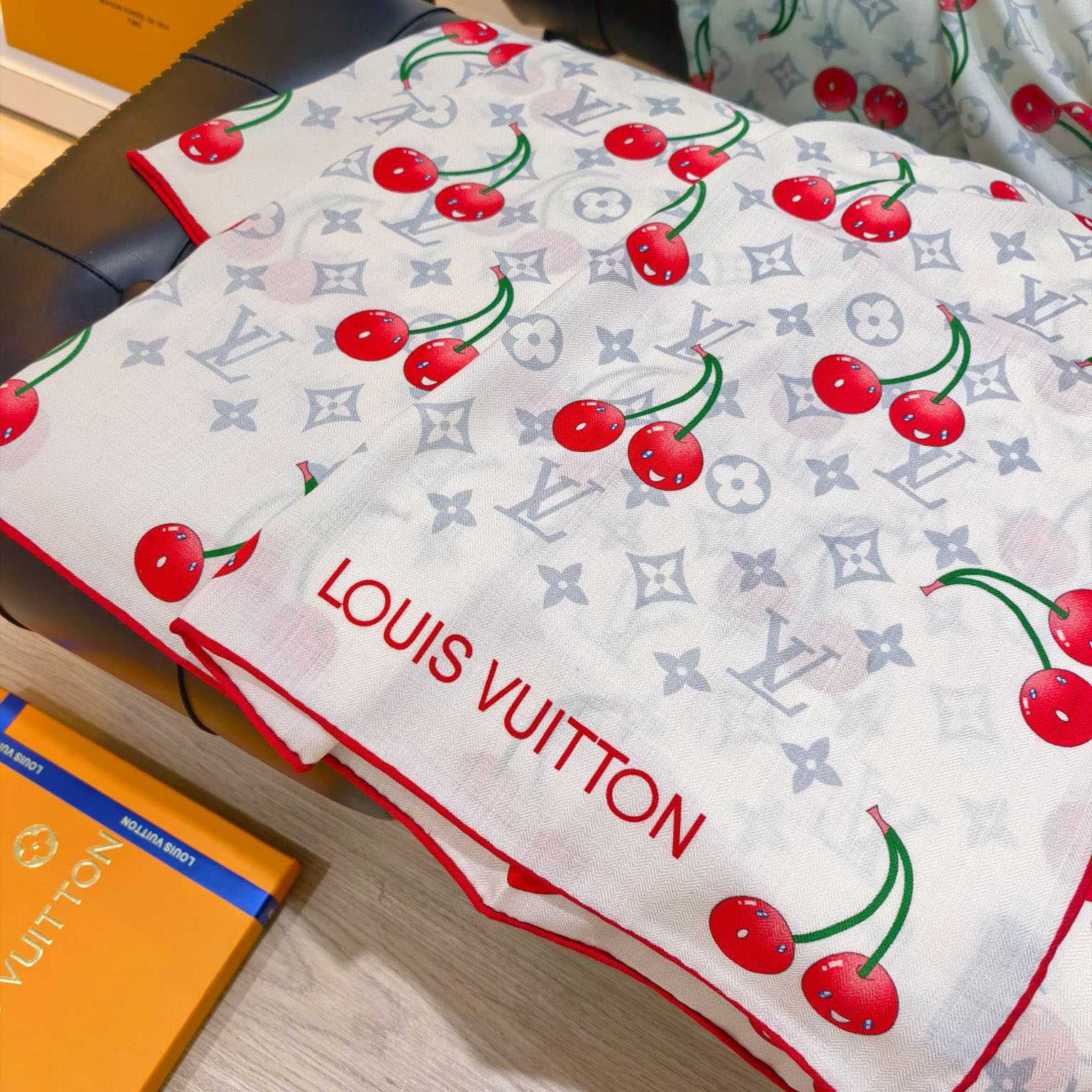 Louis Vuitton LV x TM Monogram Shawl   140*140cm - EUR FASHION