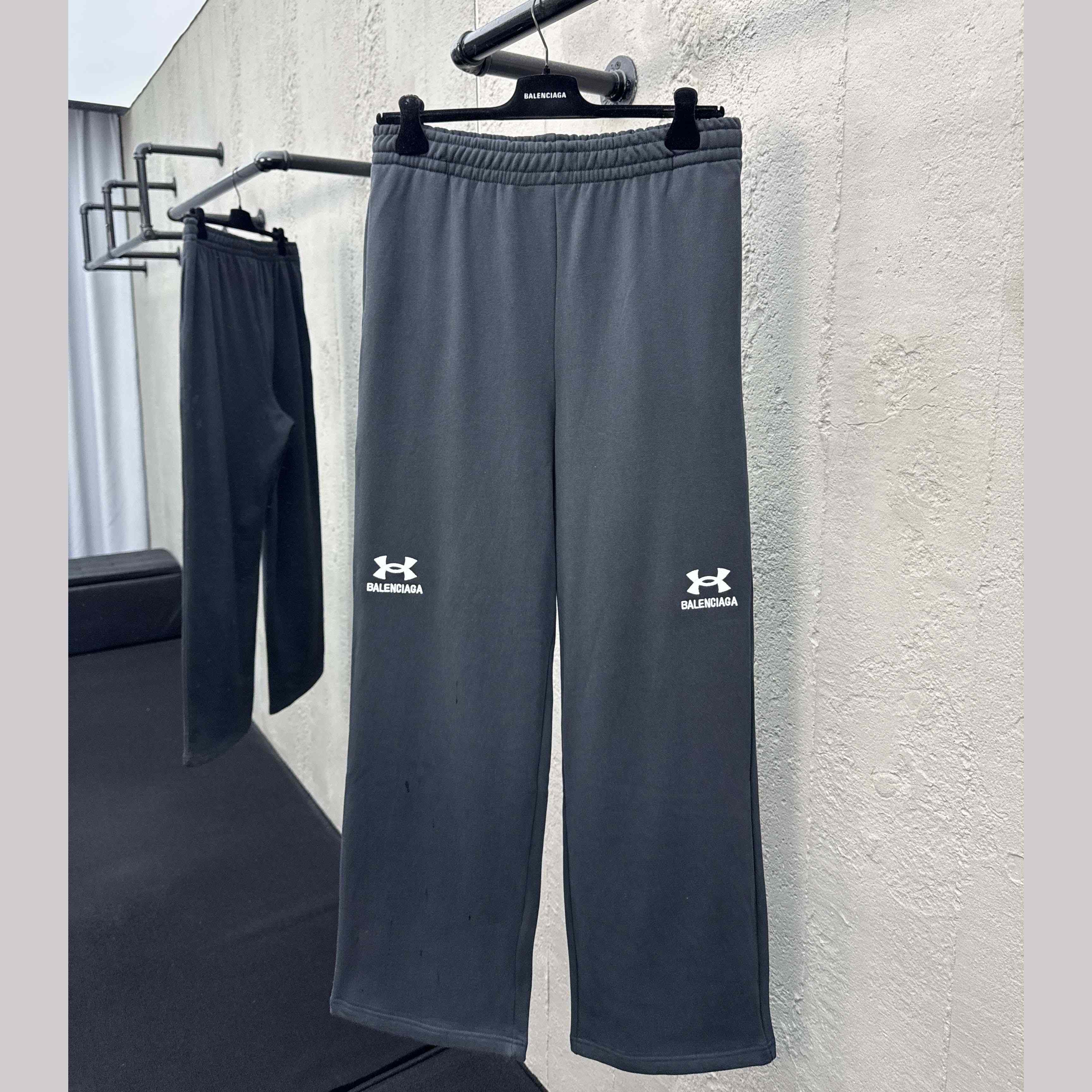 Balenciaga Under Armour® Baggy Sweatpants In Black - EUR FASHION