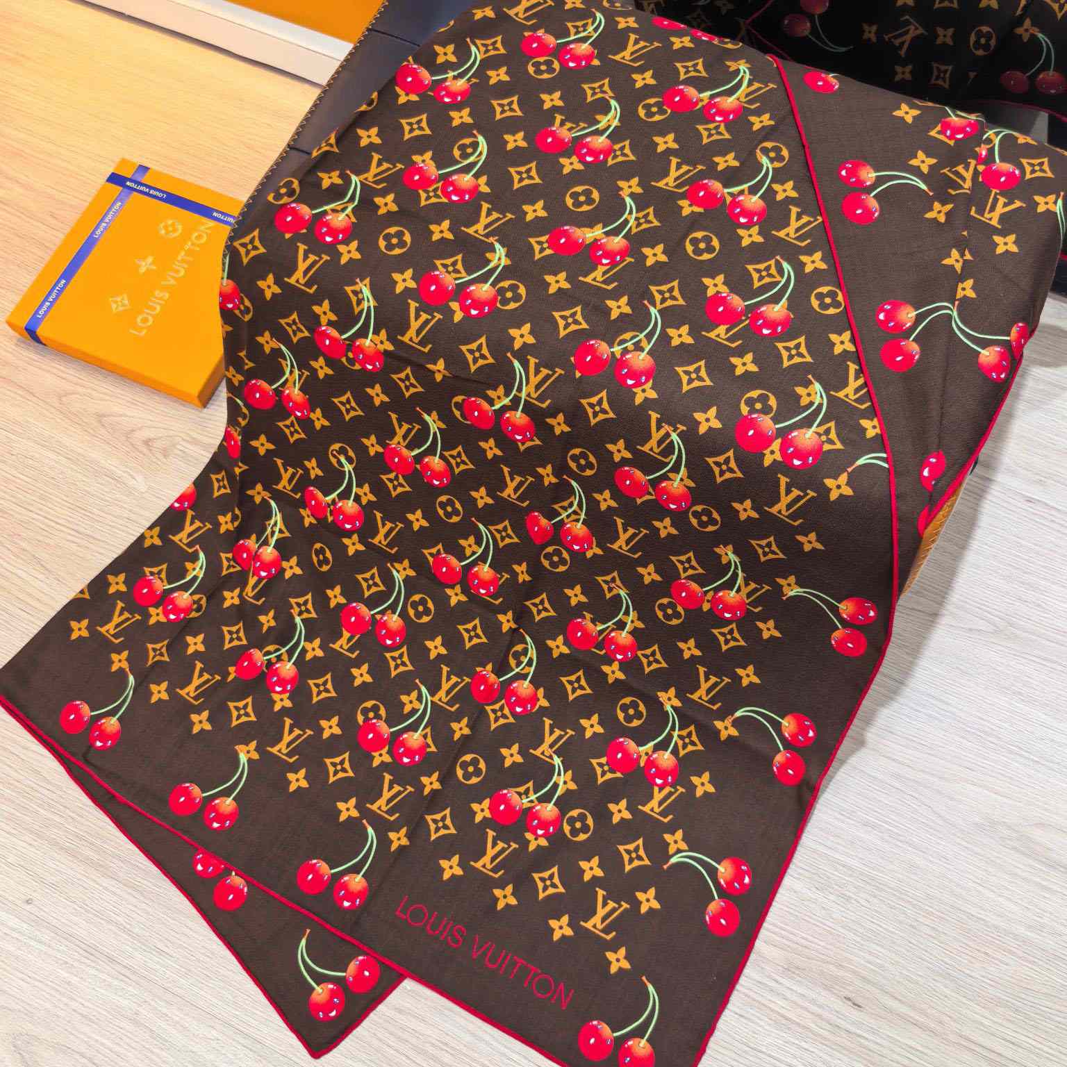 Louis Vuitton LV x TM Monogram Shawl   140*140cm - EUR FASHION