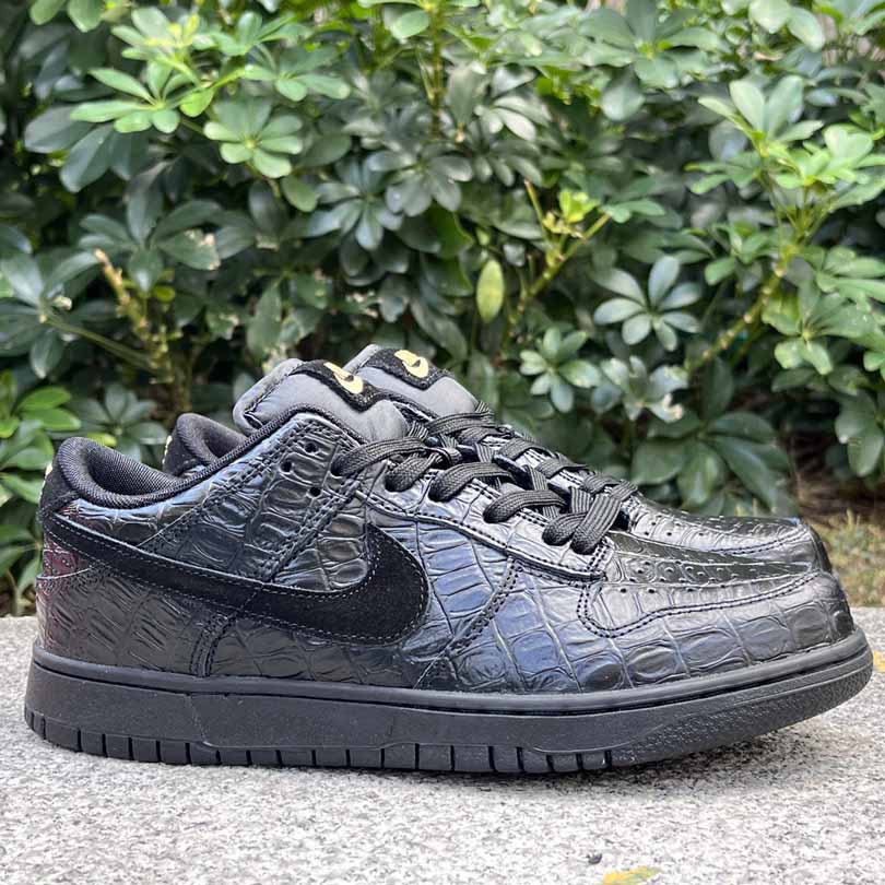 Nike Dunk SB Low    HV4388-001  - EUR FASHION