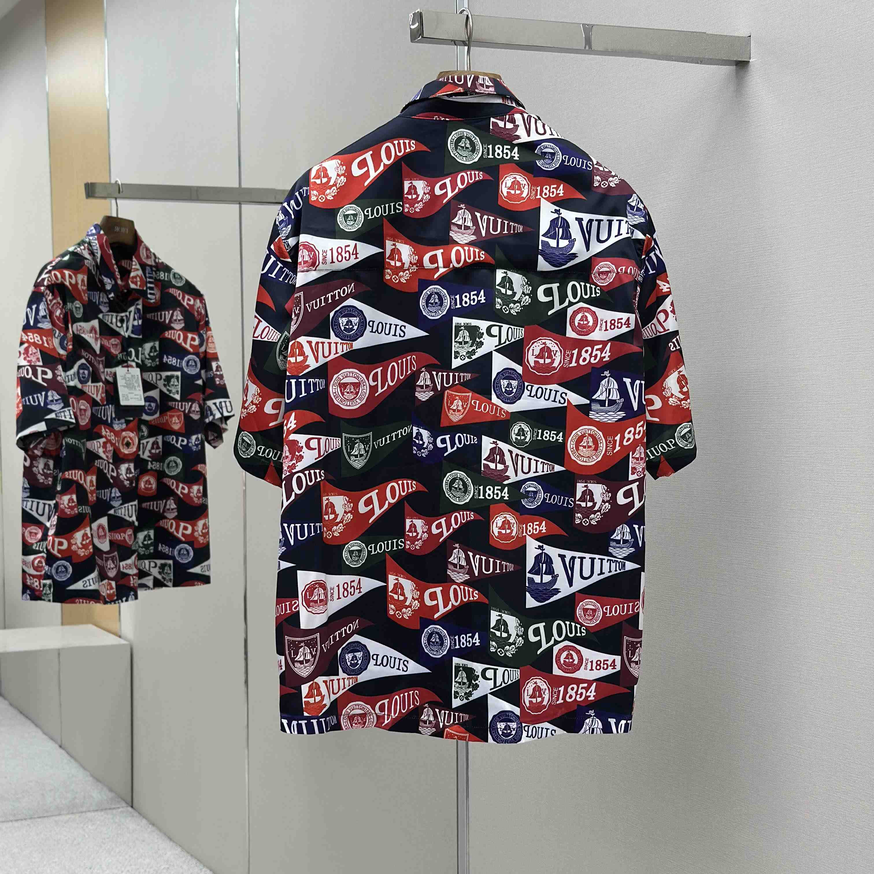 Louis Vuitton Printed Short-Sleeved Silk-Blend Shirt   1AIKBH - EUR FASHION