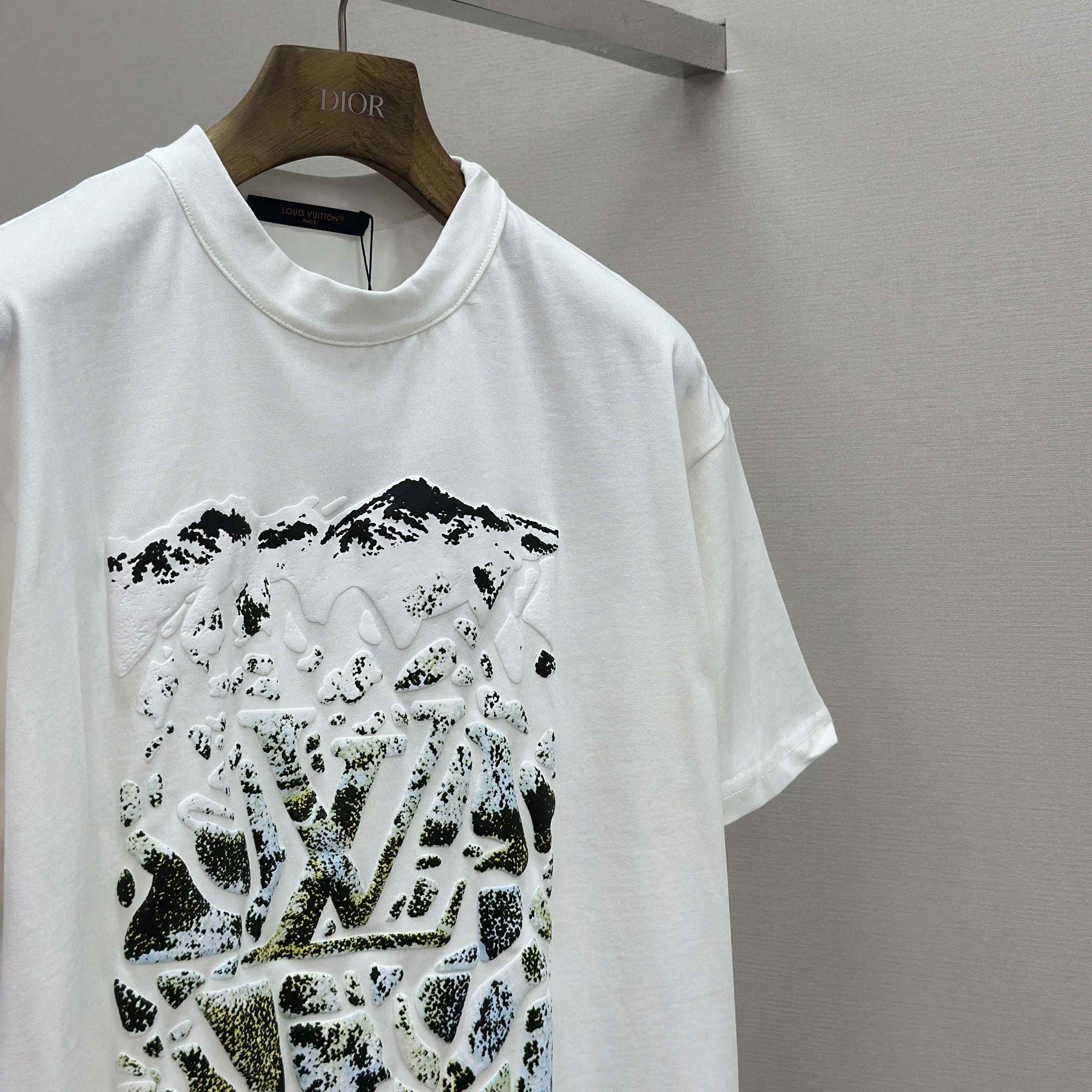 Louis Vuitton Monogram Short-Sleeved Crewneck   1AIJZT - EUR FASHION