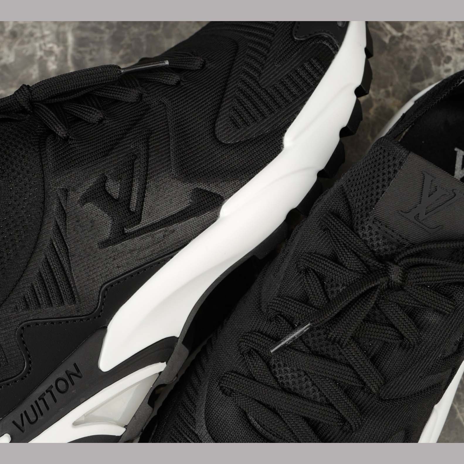 Louis Vuitton LV Runner Tatic Sneaker   1AILIU - EUR FASHION