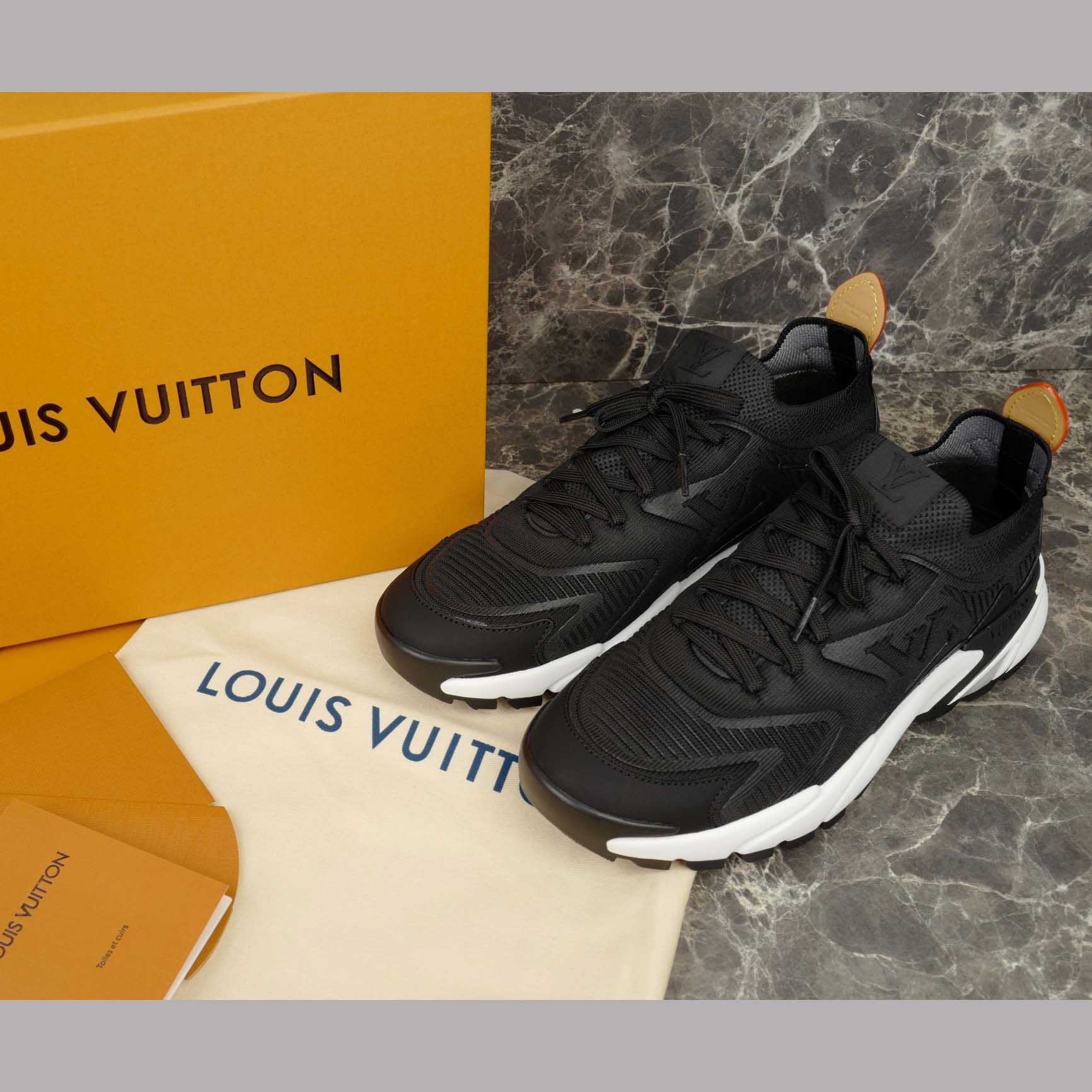 Louis Vuitton LV Runner Tatic Sneaker   1AILIU - EUR FASHION