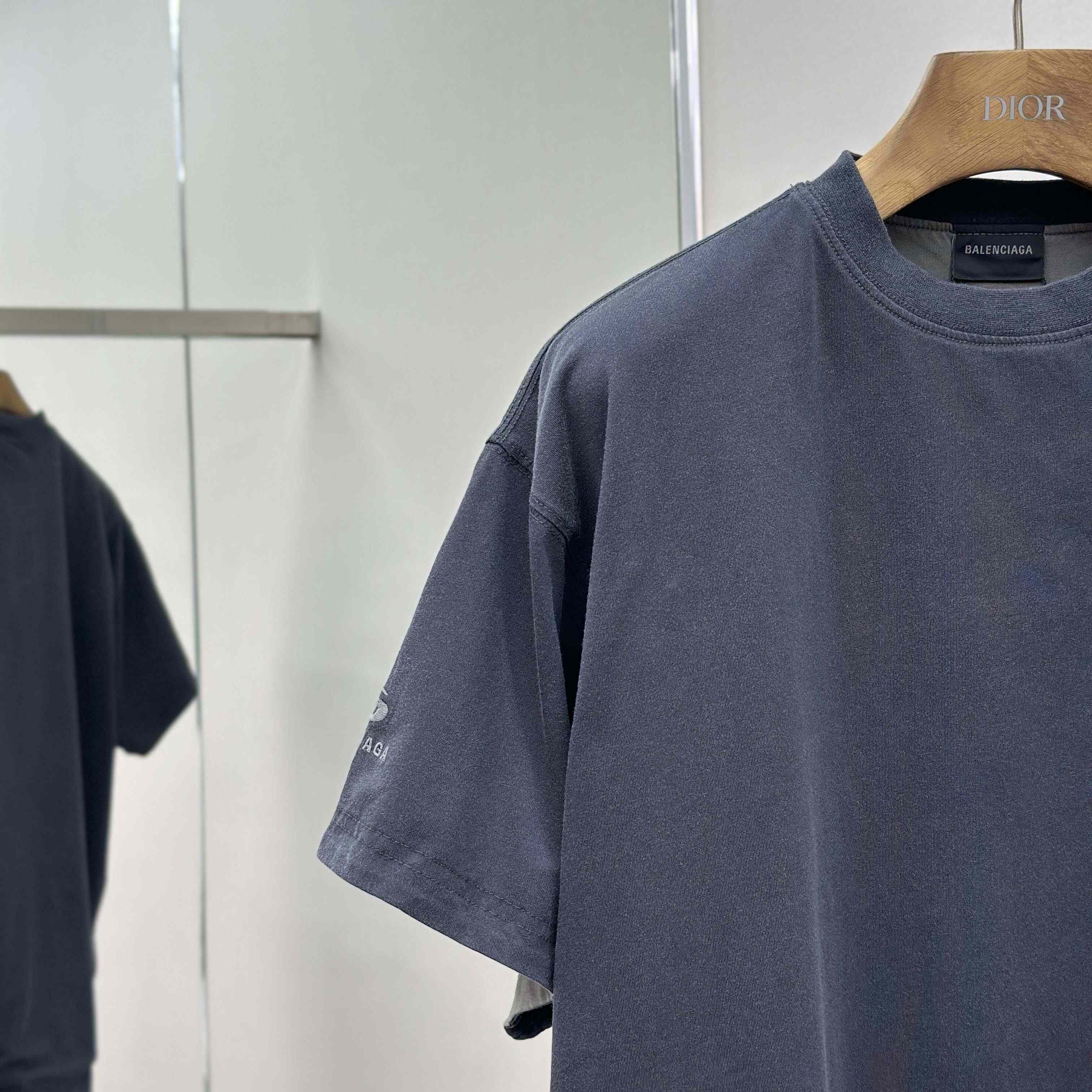 Balenciaga Back Reversible Oversized T-Shirt  - EUR FASHION