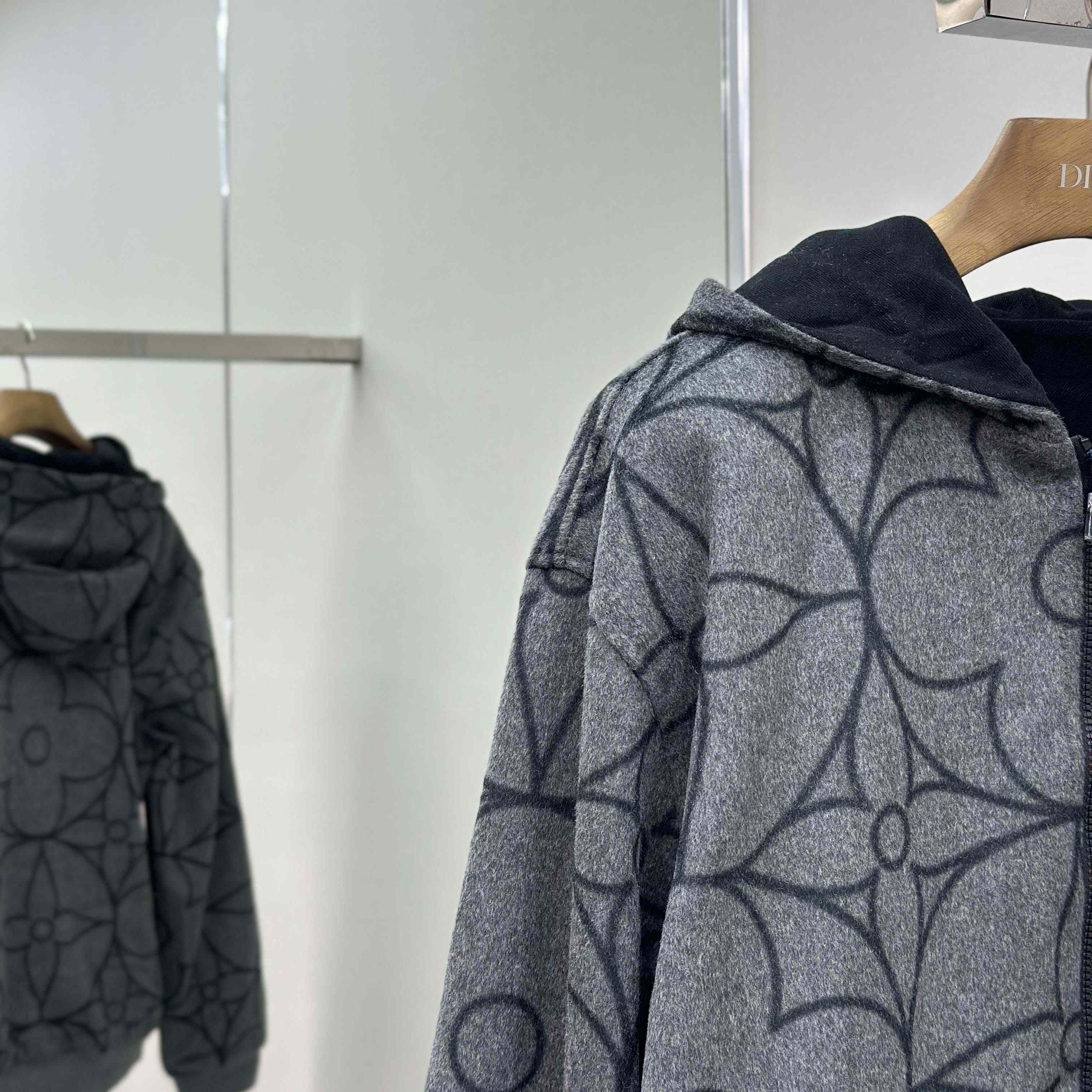 Louis Vuitton Reversible Double Face Hooded Blouson    1AGHXW - EUR FASHION