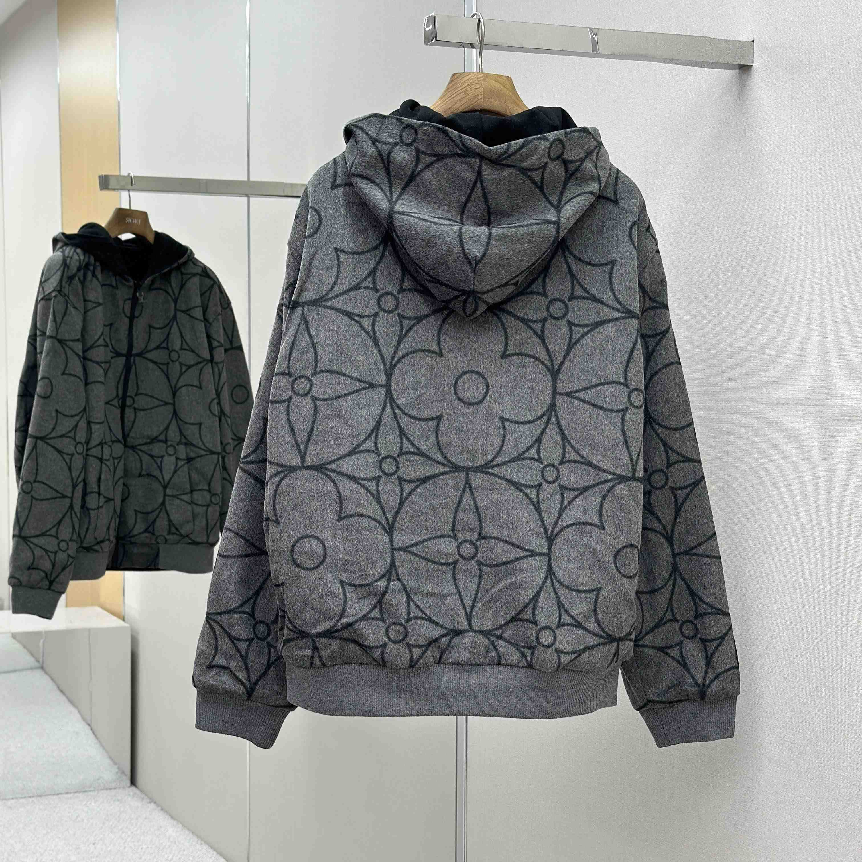 Louis Vuitton Reversible Double Face Hooded Blouson    1AGHXW - EUR FASHION