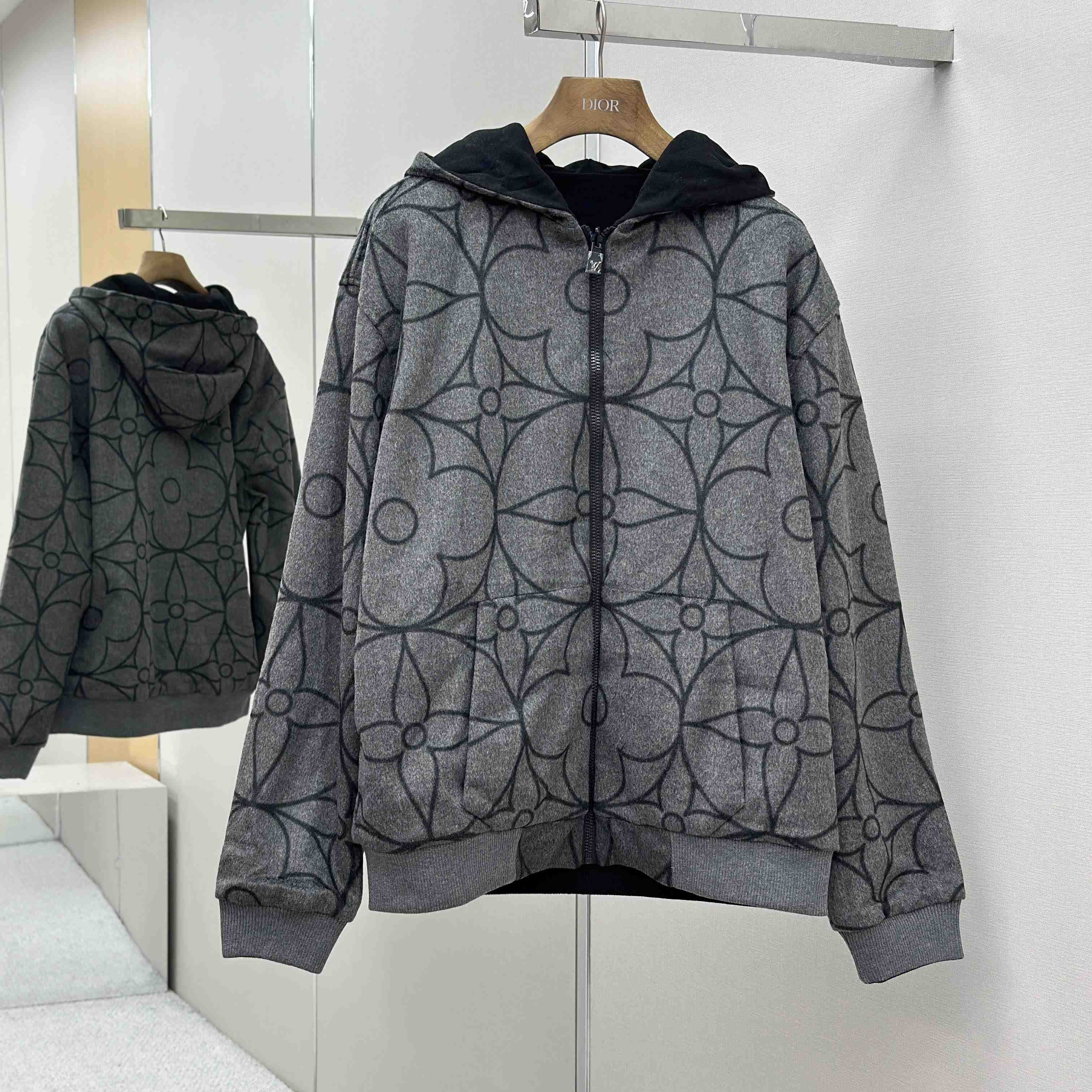 Louis Vuitton Reversible Double Face Hooded Blouson    1AGHXW - EUR FASHION