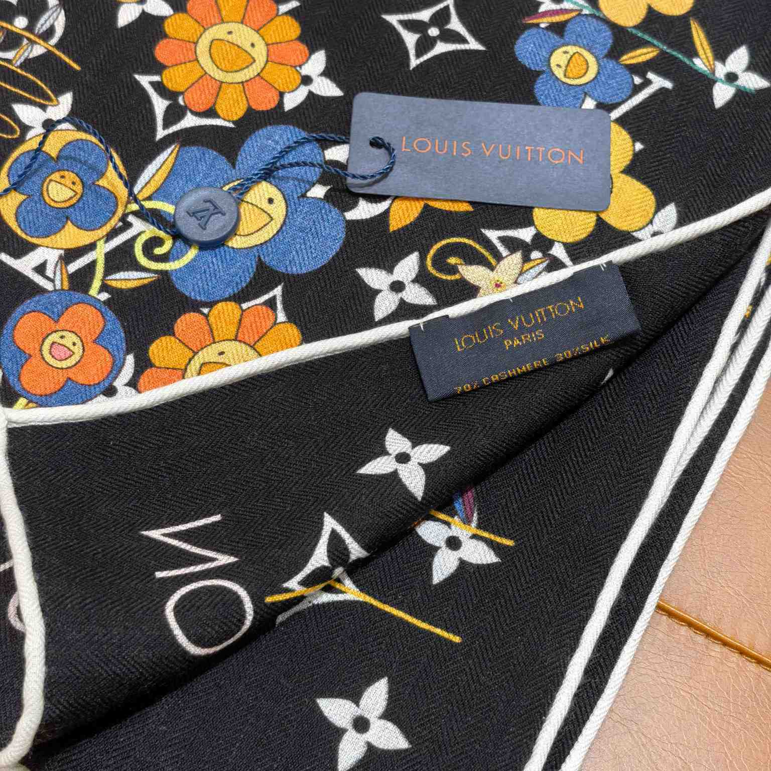 Louis Vuitton LV x TM Monogram Superflat Shawl    - EUR FASHION