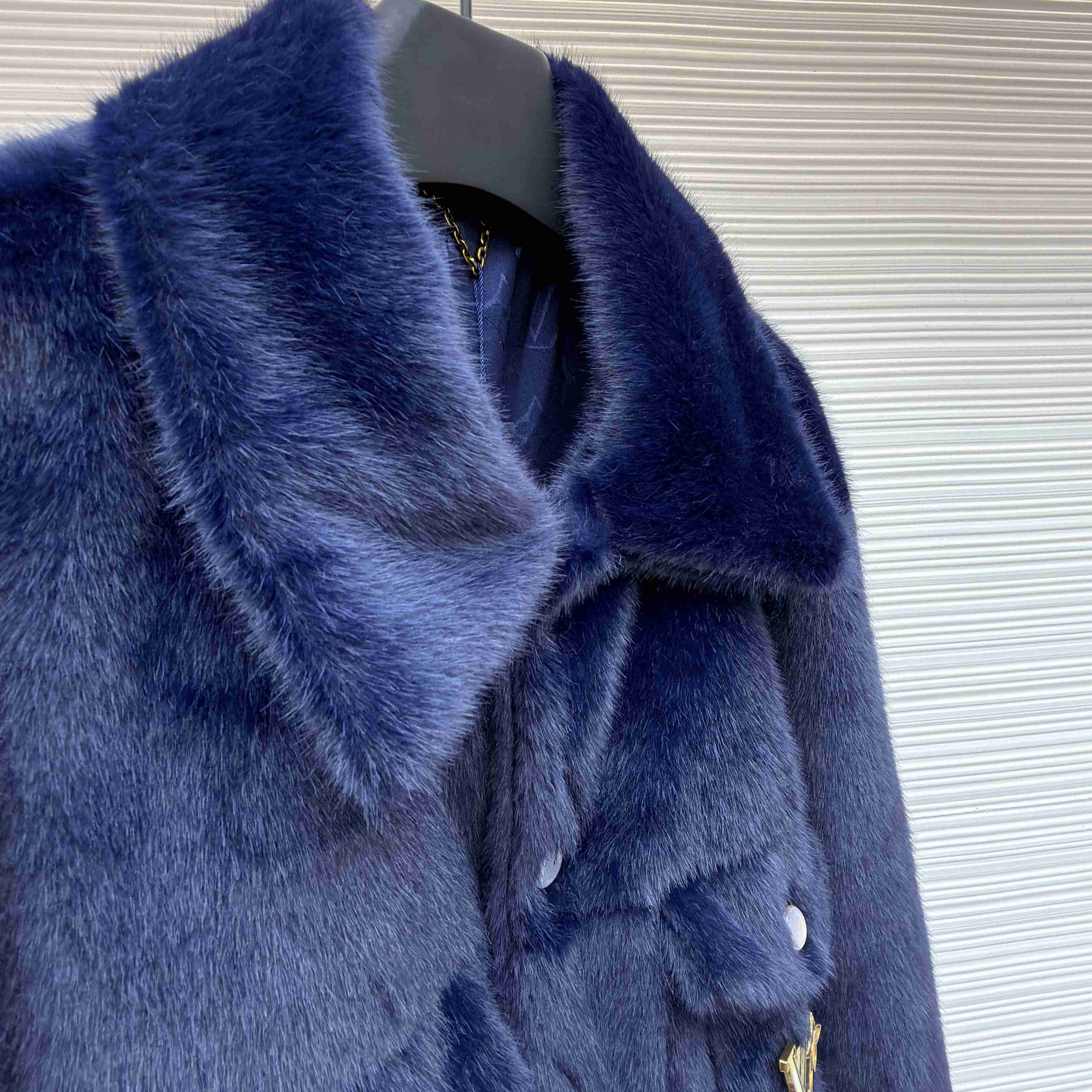 Louis Vuitton Mink Denim Trucker Jacket   1AILX0 - EUR FASHION