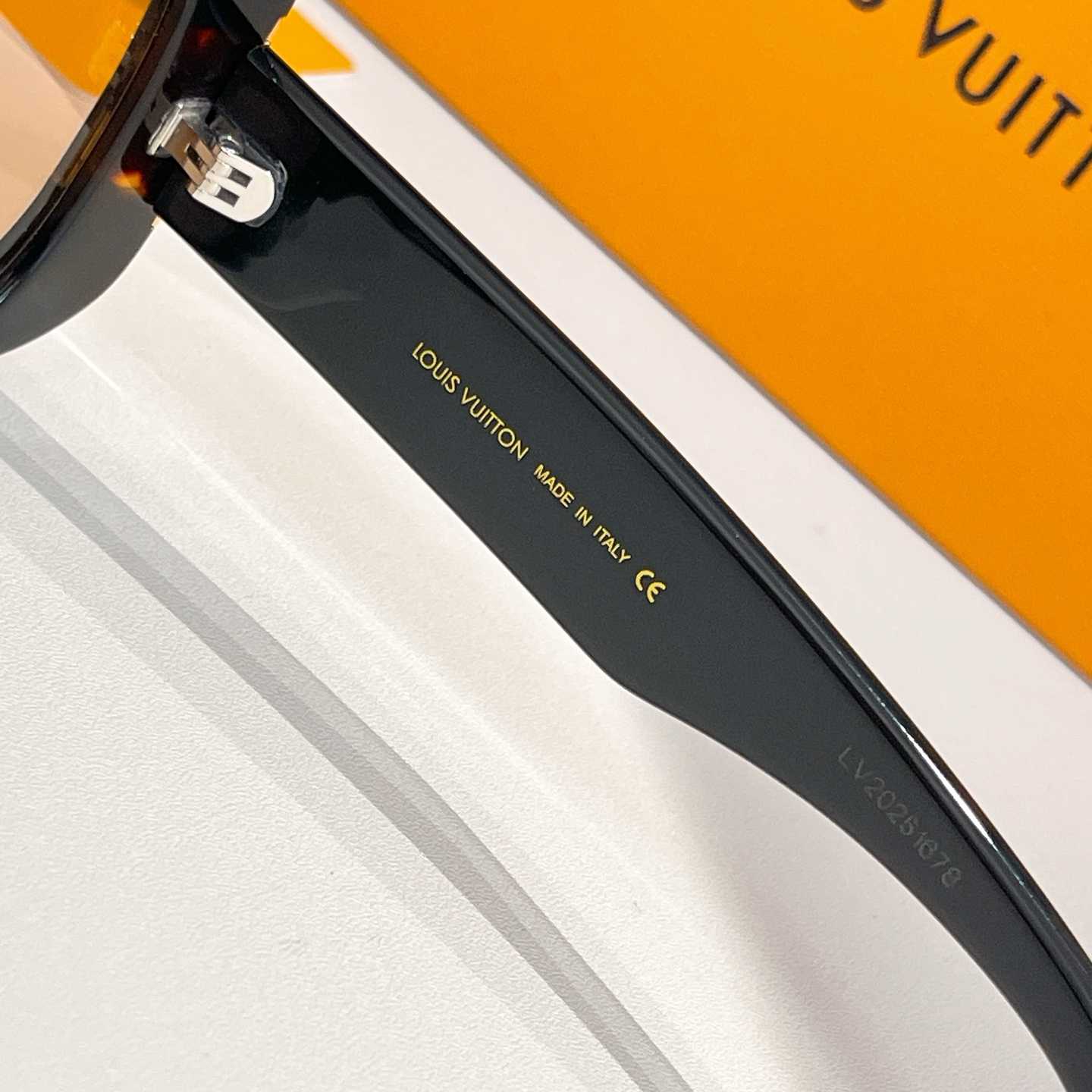 Louis Vuitton LV Estate Butterfly Sunglasses   Z2968W - EUR FASHION