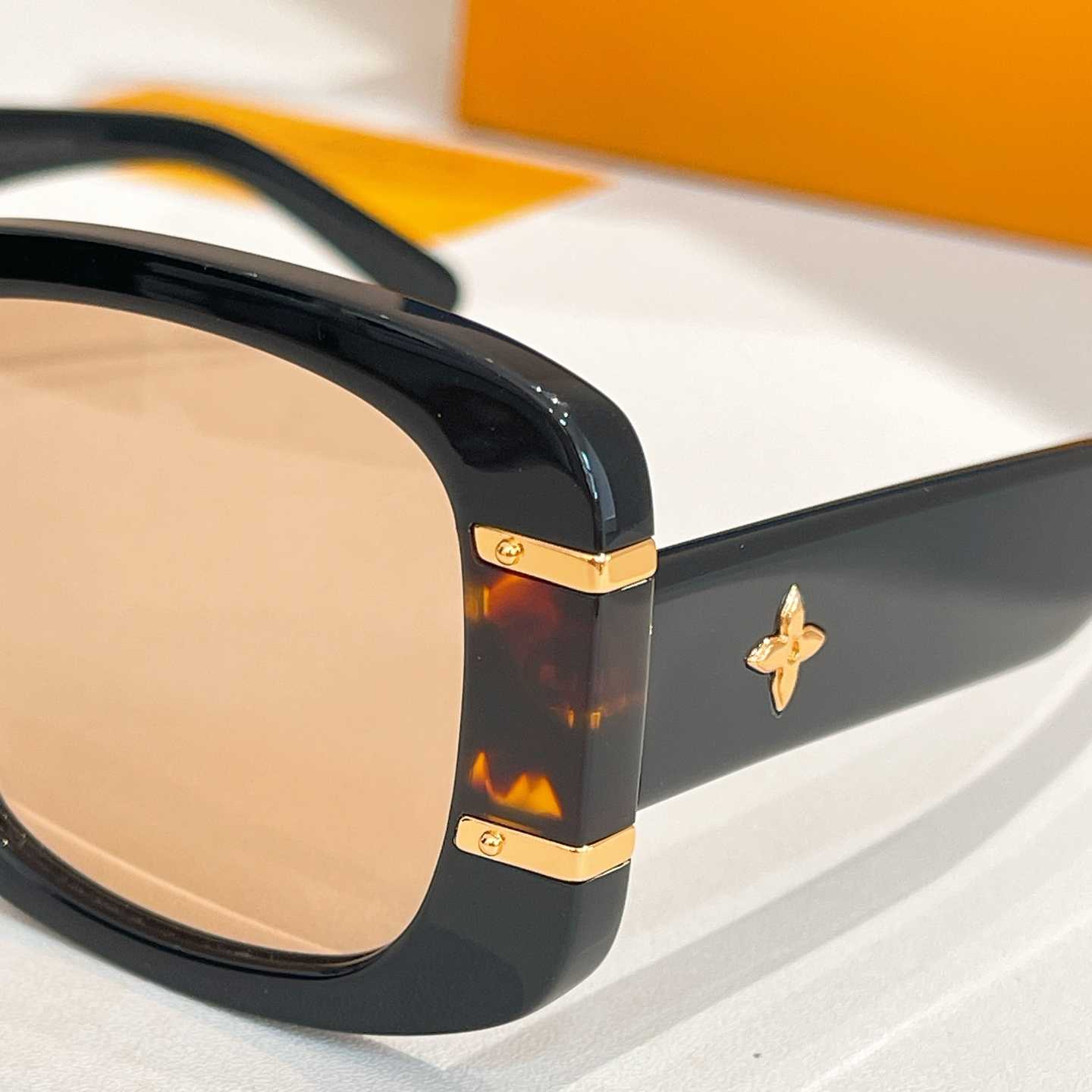 Louis Vuitton LV Estate Butterfly Sunglasses   Z2968W - EUR FASHION