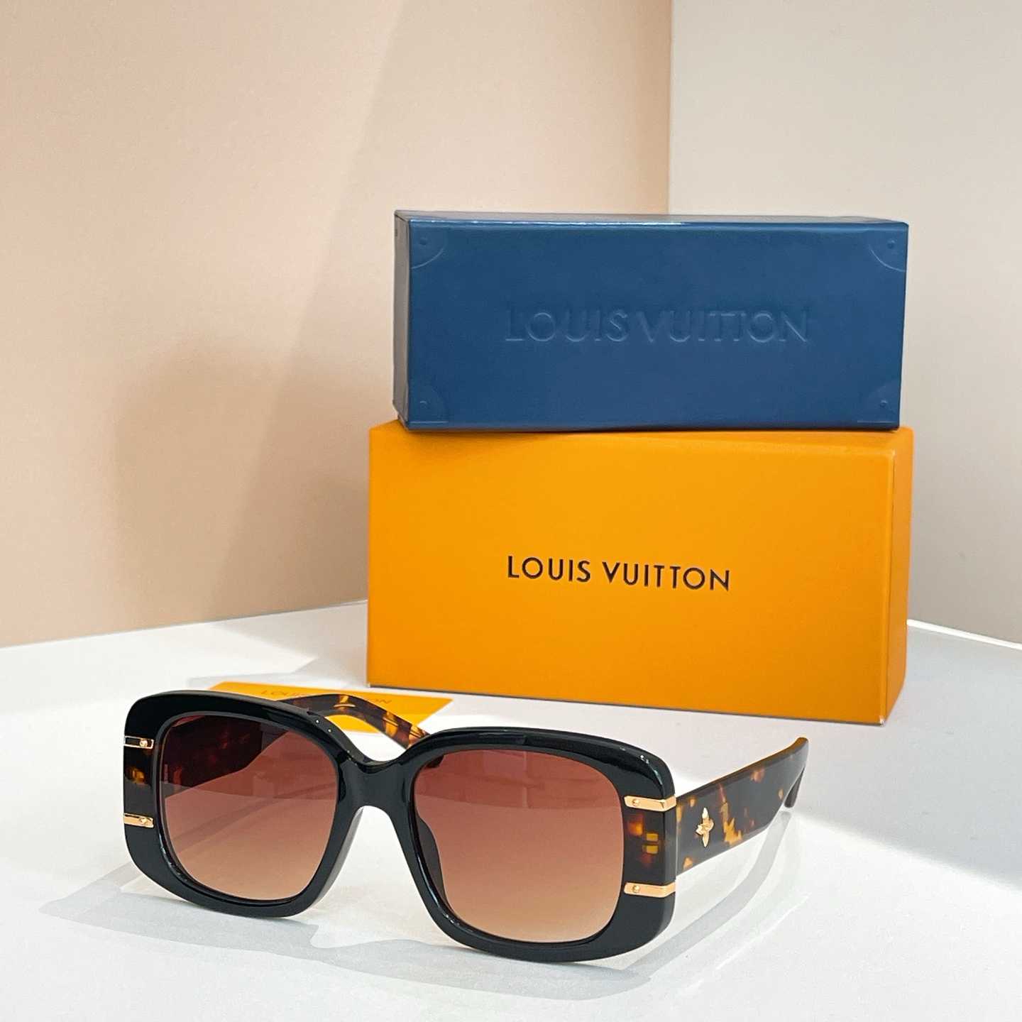 Louis Vuitton LV Estate Butterfly Sunglasses   Z2968W - EUR FASHION