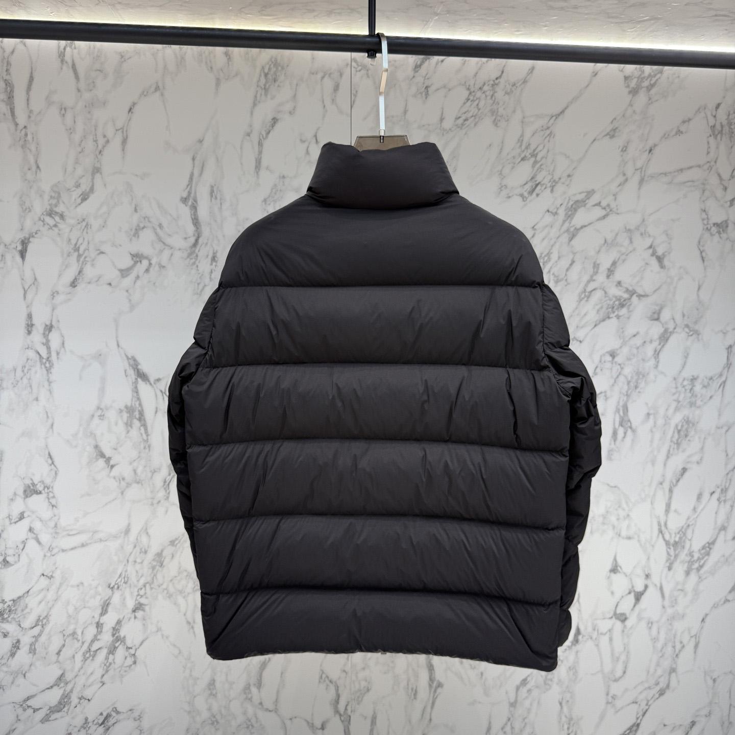 Moncler Short Down Jacket - EUR FASHION