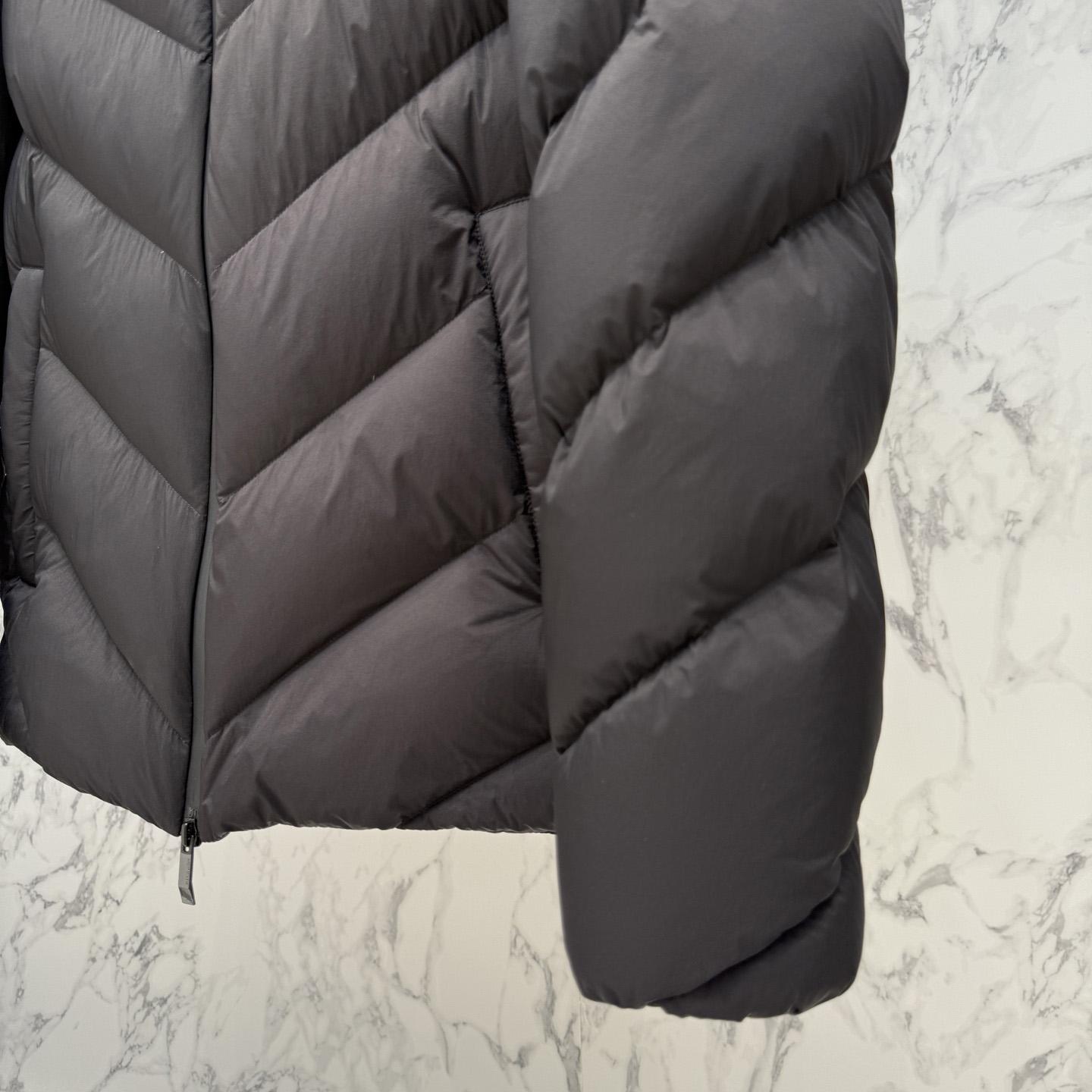 Moncler Short Down Jacket - EUR FASHION
