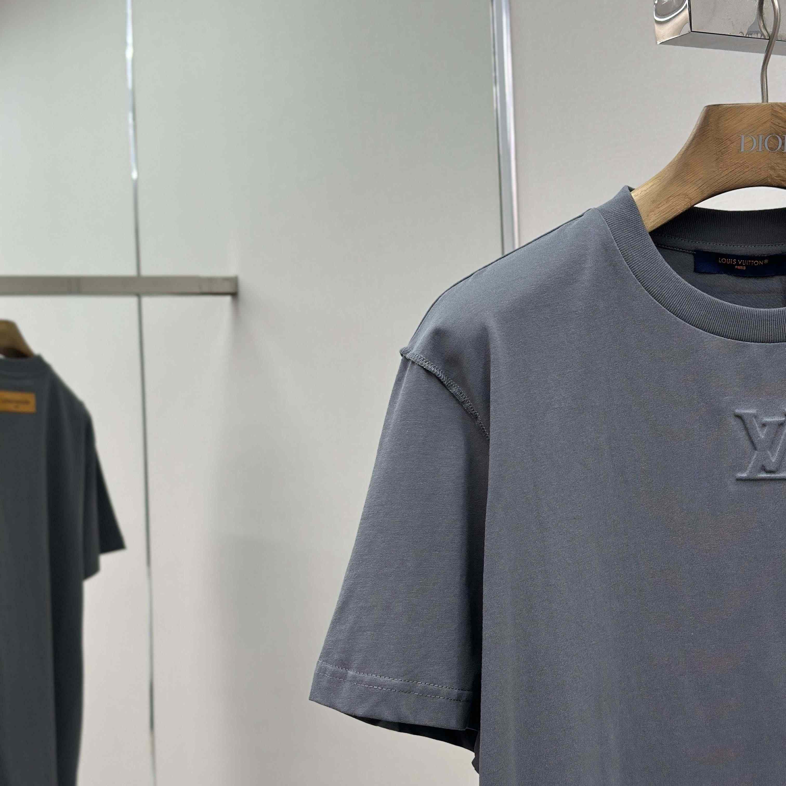 Louis Vuitton Embossed LV T-Shirt - EUR FASHION