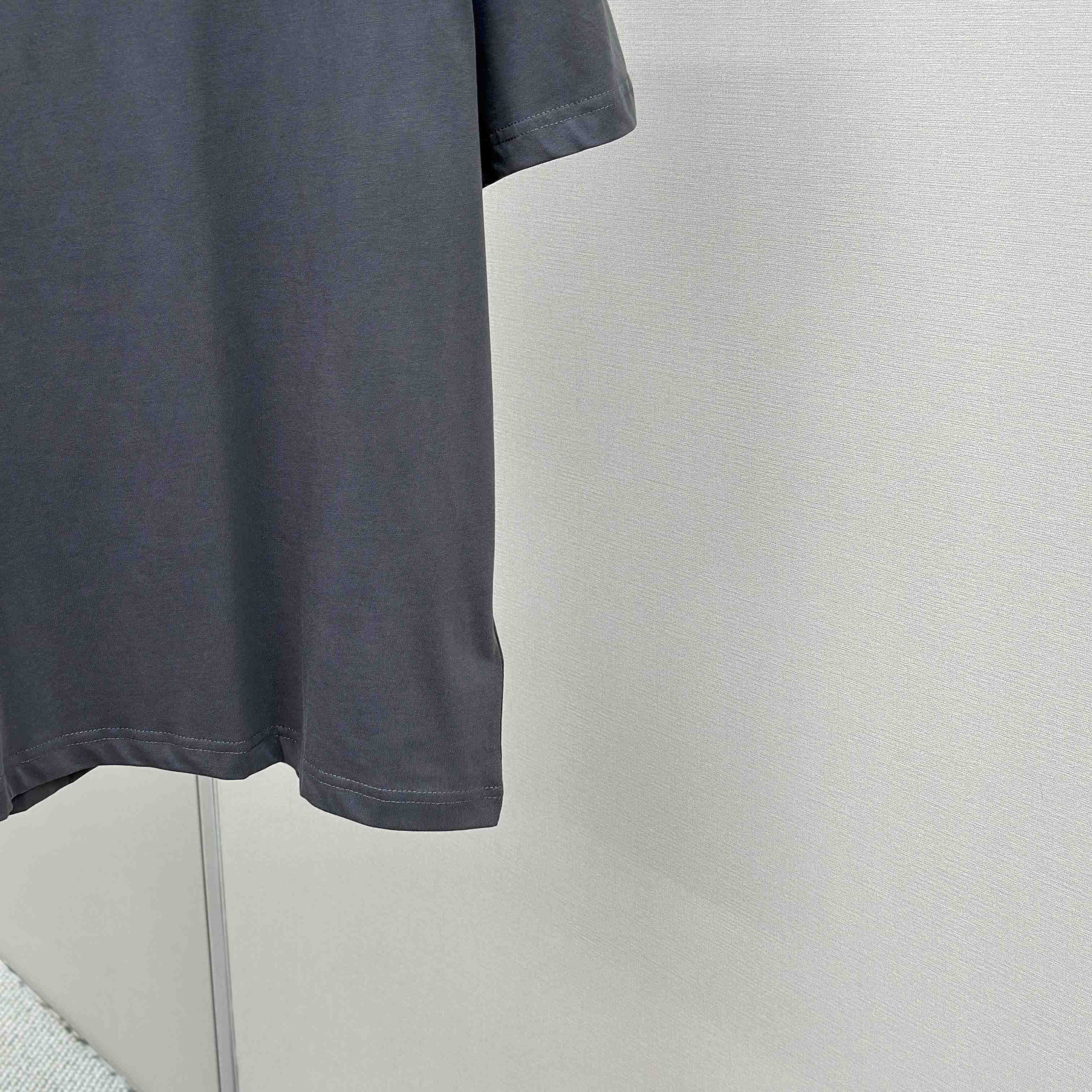 Louis Vuitton Embossed LV T-Shirt - EUR FASHION