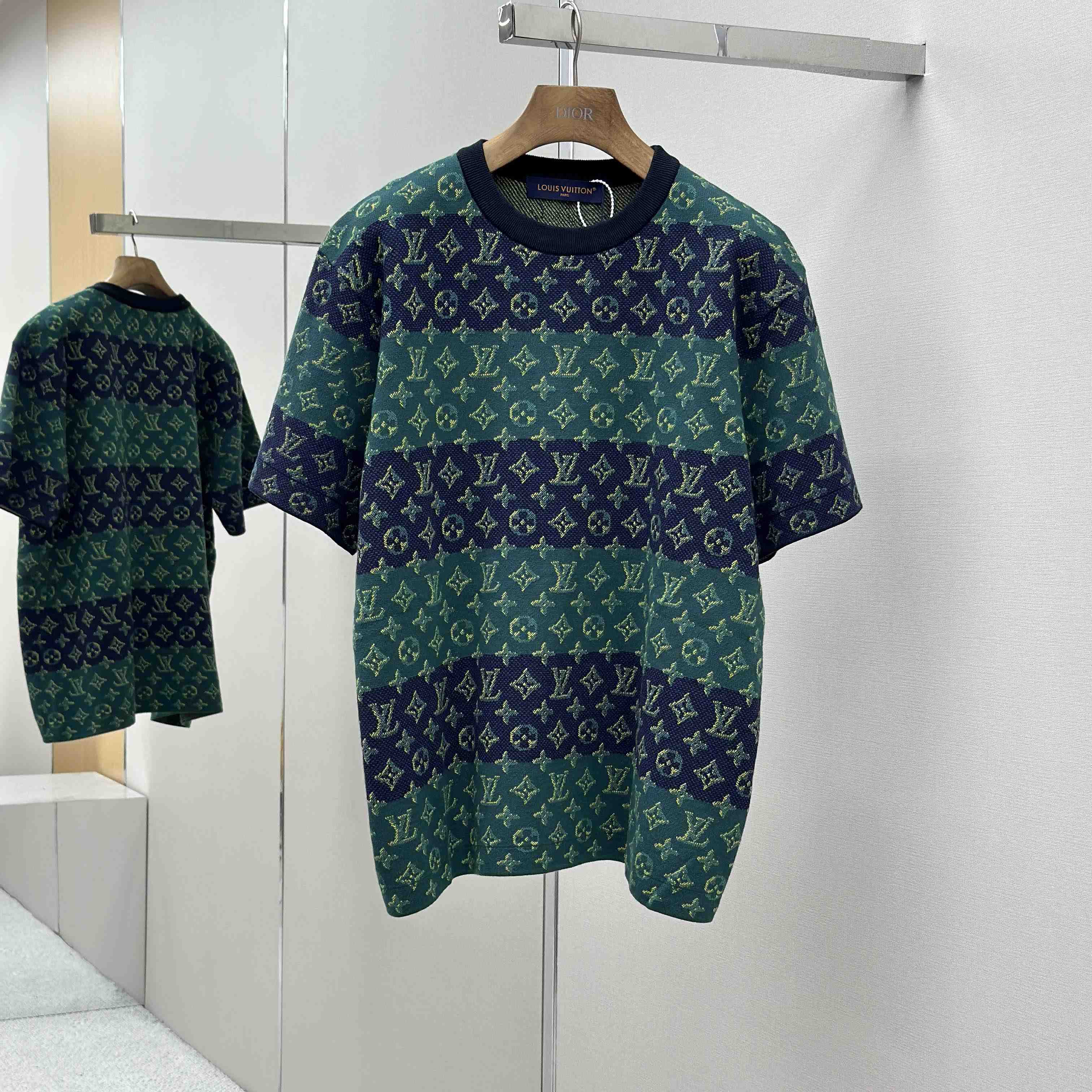 Louis Vuitton Monogram Short-Sleeved Crewneck   1AIJZT - EUR FASHION