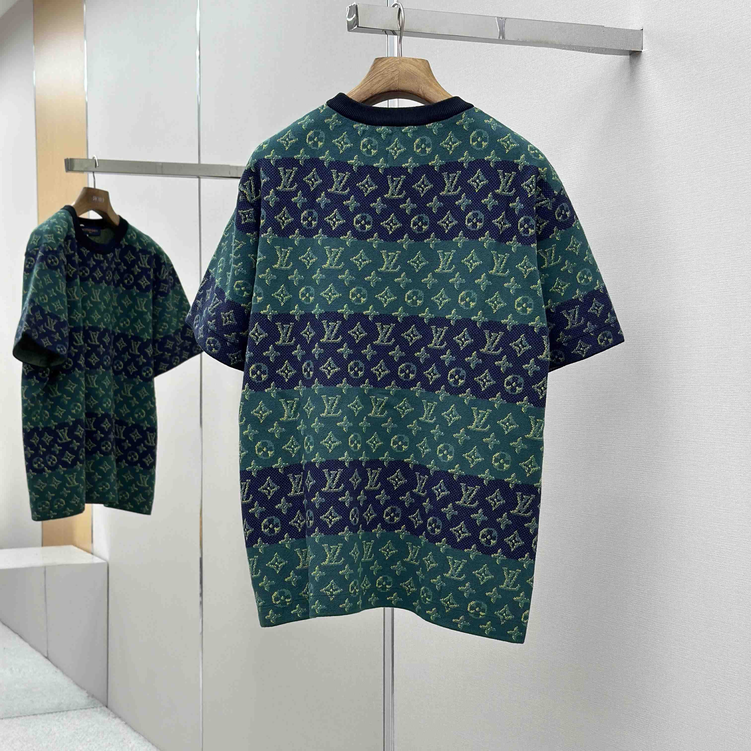 Louis Vuitton Monogram Short-Sleeved Crewneck   1AIJZT - EUR FASHION