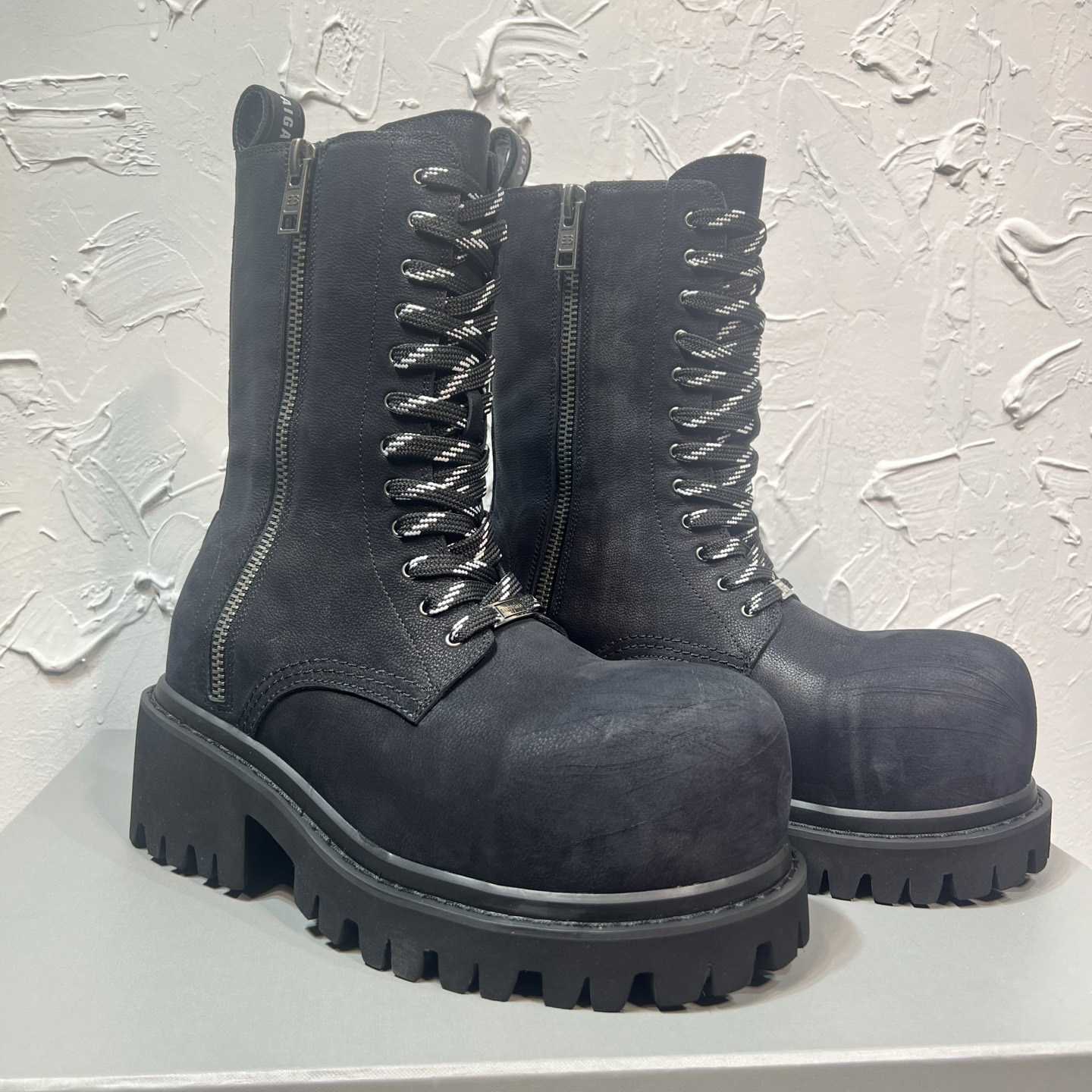 Balenciaga Stomper Zipped Bootie In Black - EUR FASHION