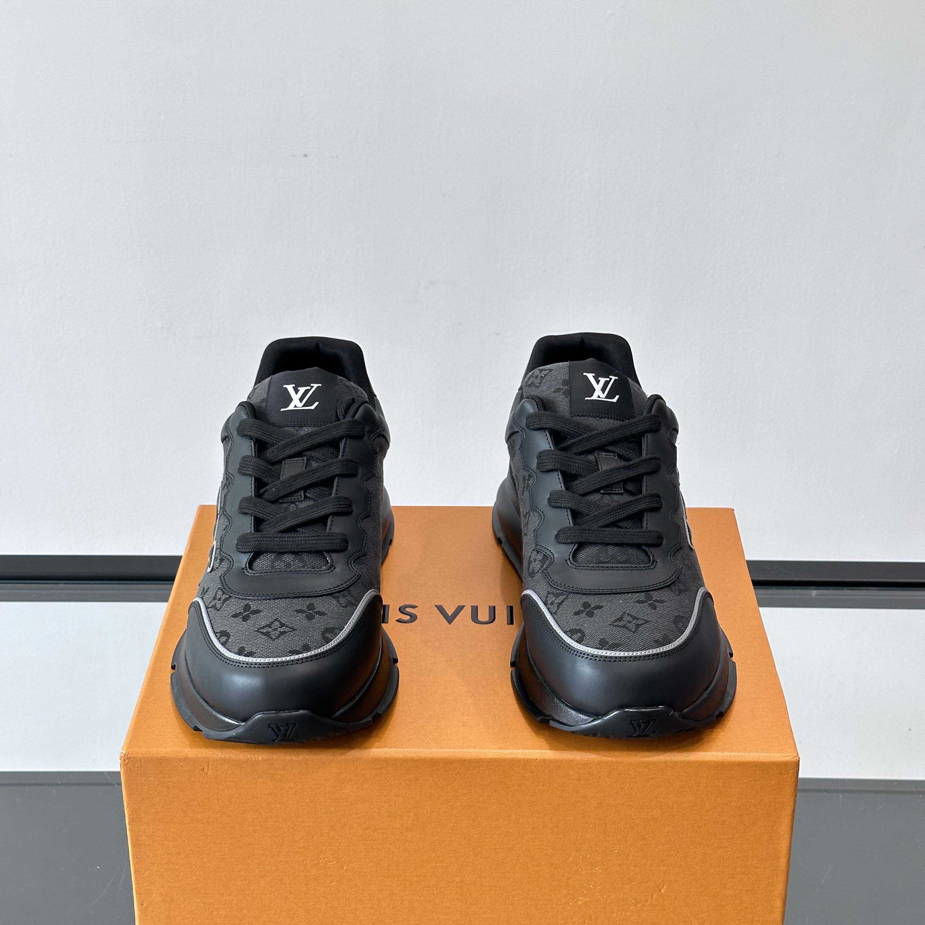 Louis Vuitton LV Classic Sneaker - EUR FASHION