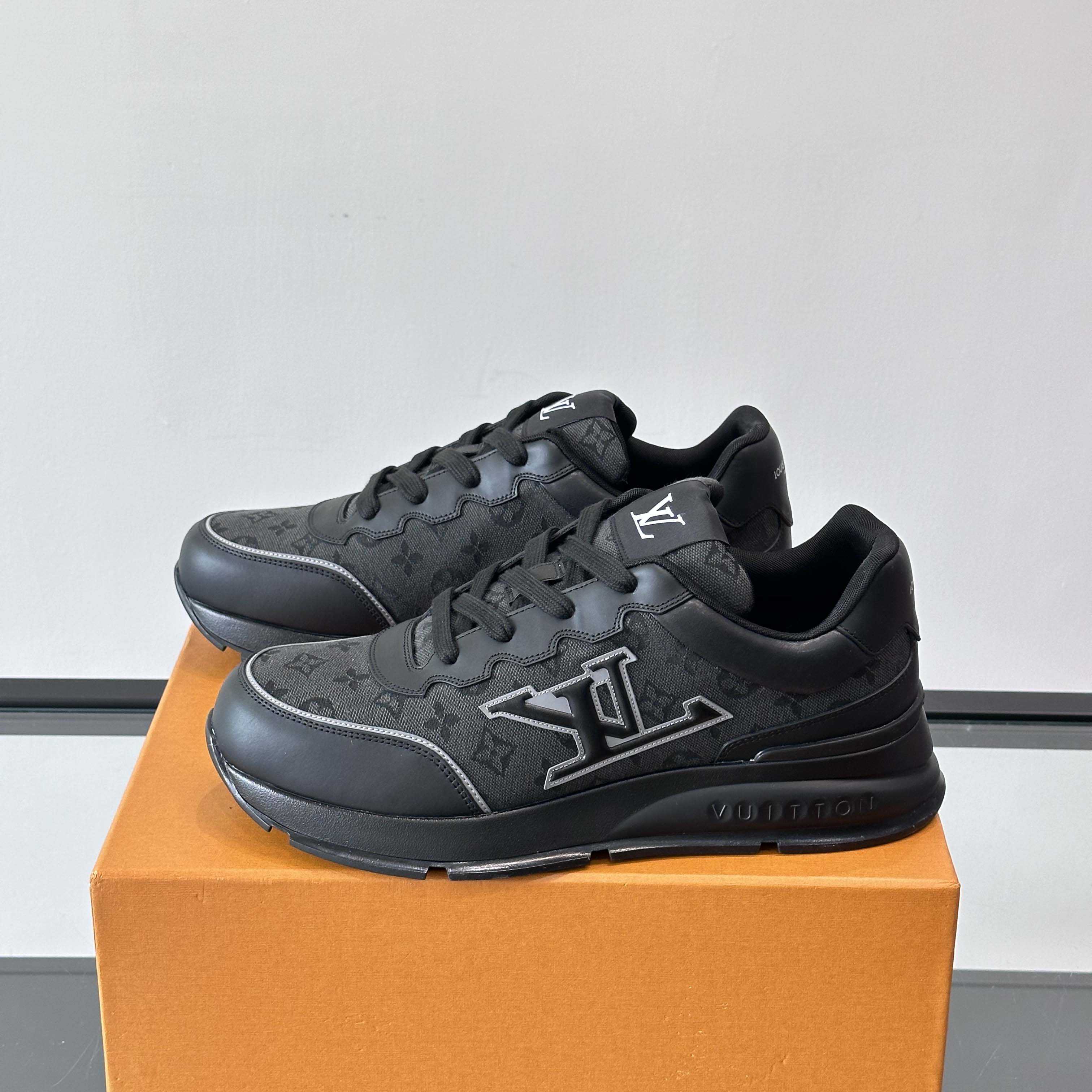 Louis Vuitton LV Classic Sneaker - EUR FASHION