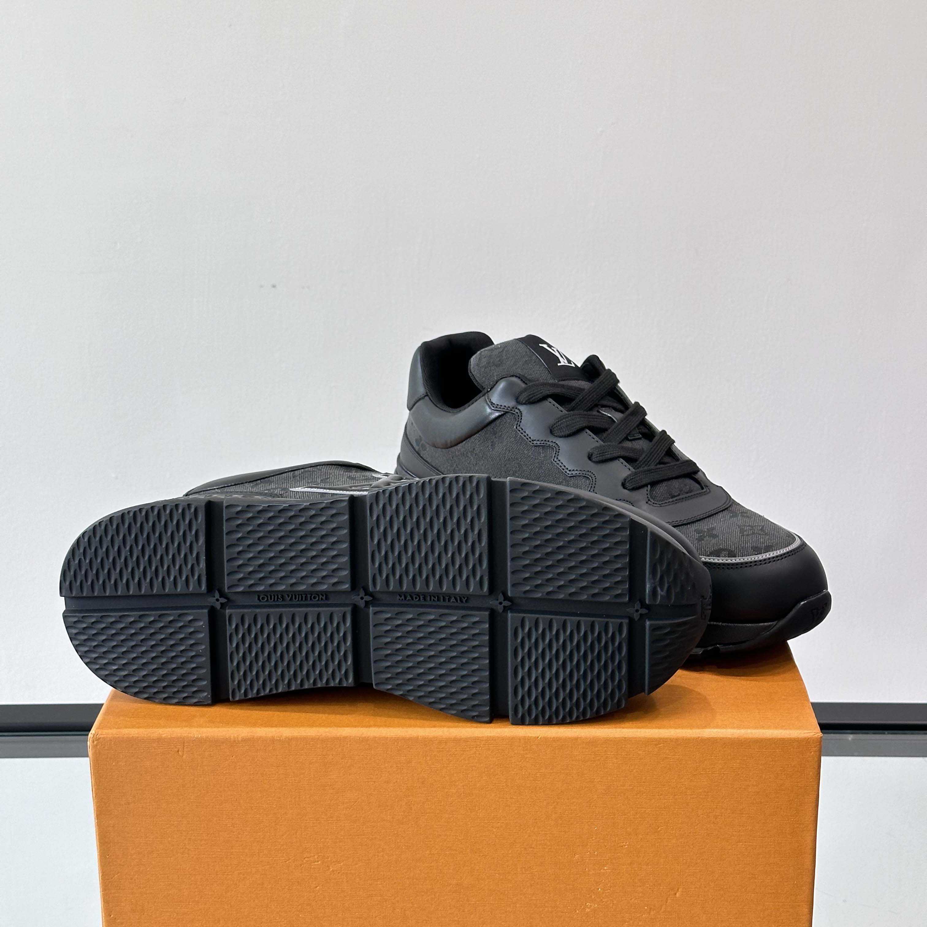 Louis Vuitton LV Classic Sneaker - EUR FASHION