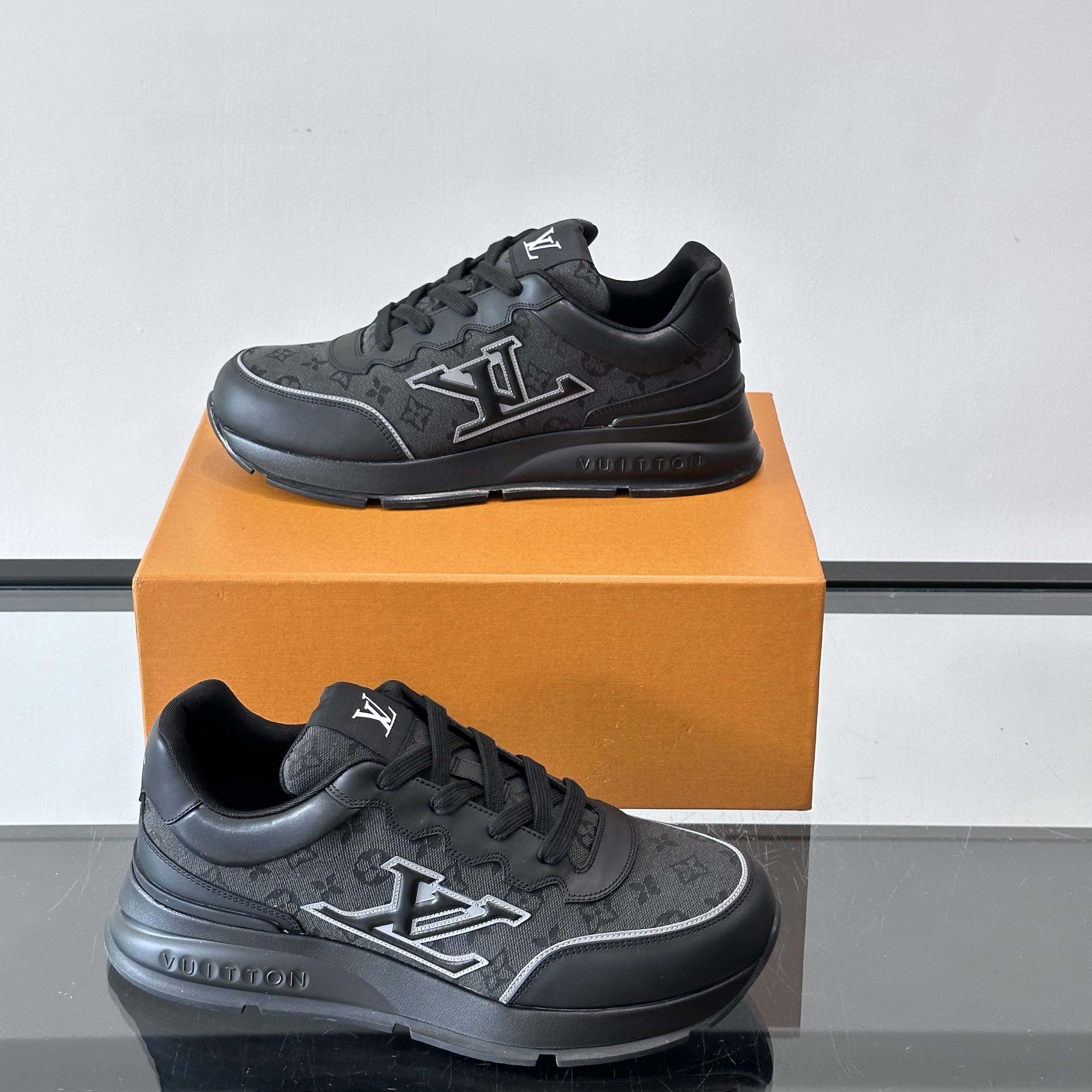 Louis Vuitton LV Classic Sneaker - EUR FASHION